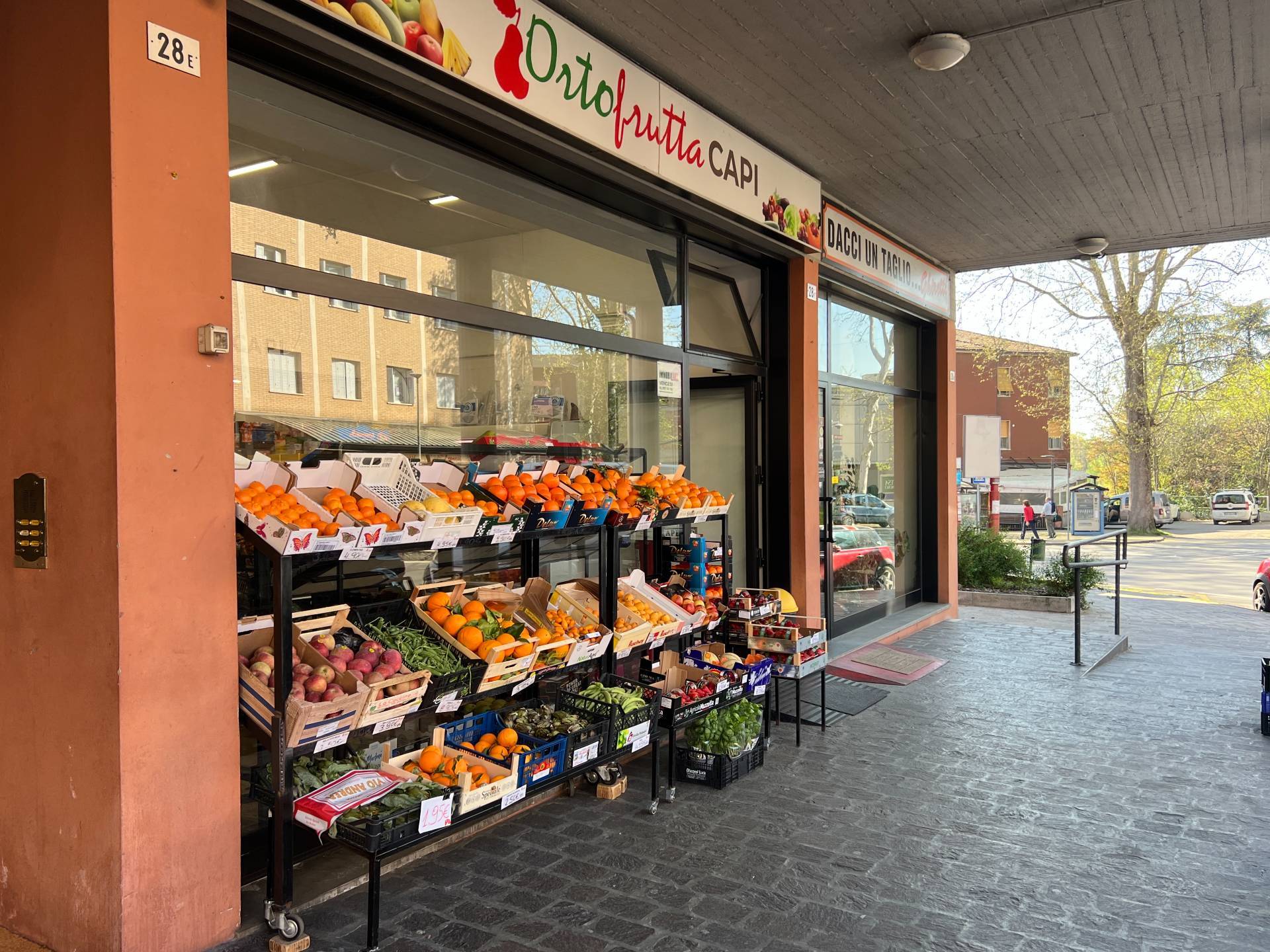 Locale commerciale in vendita a Parma
