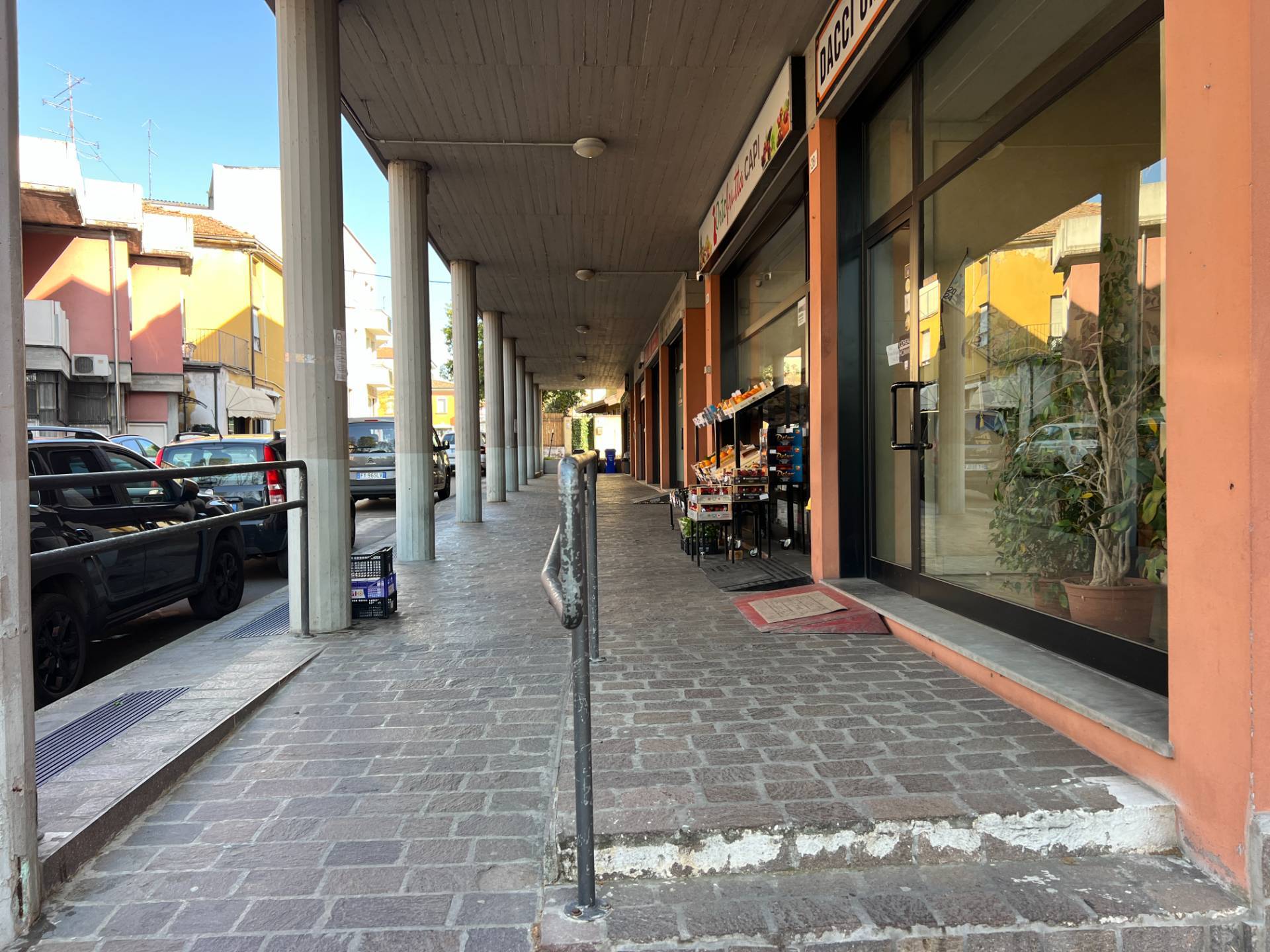 Locale commerciale in vendita a Parma