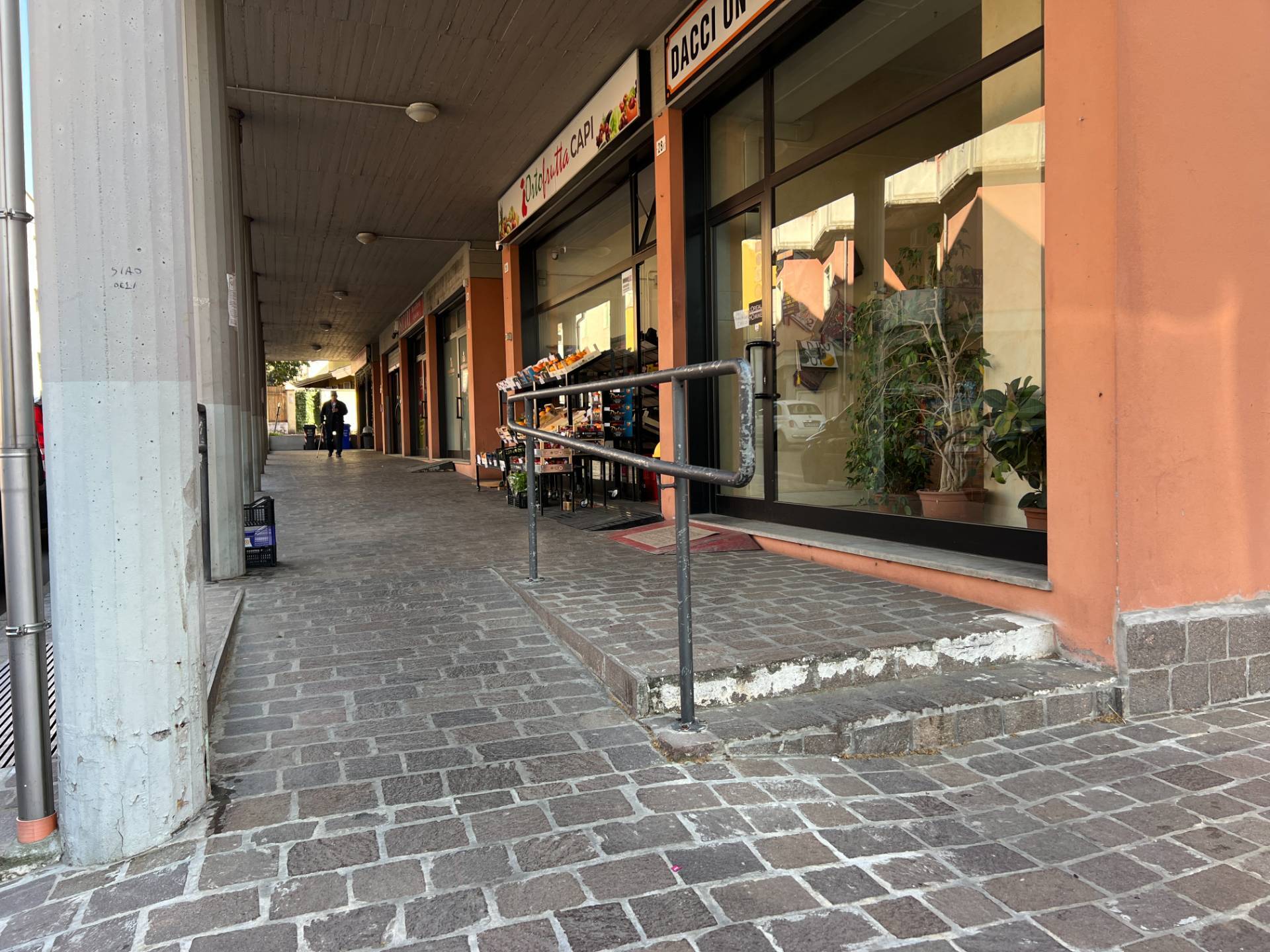Locale commerciale in vendita a Parma
