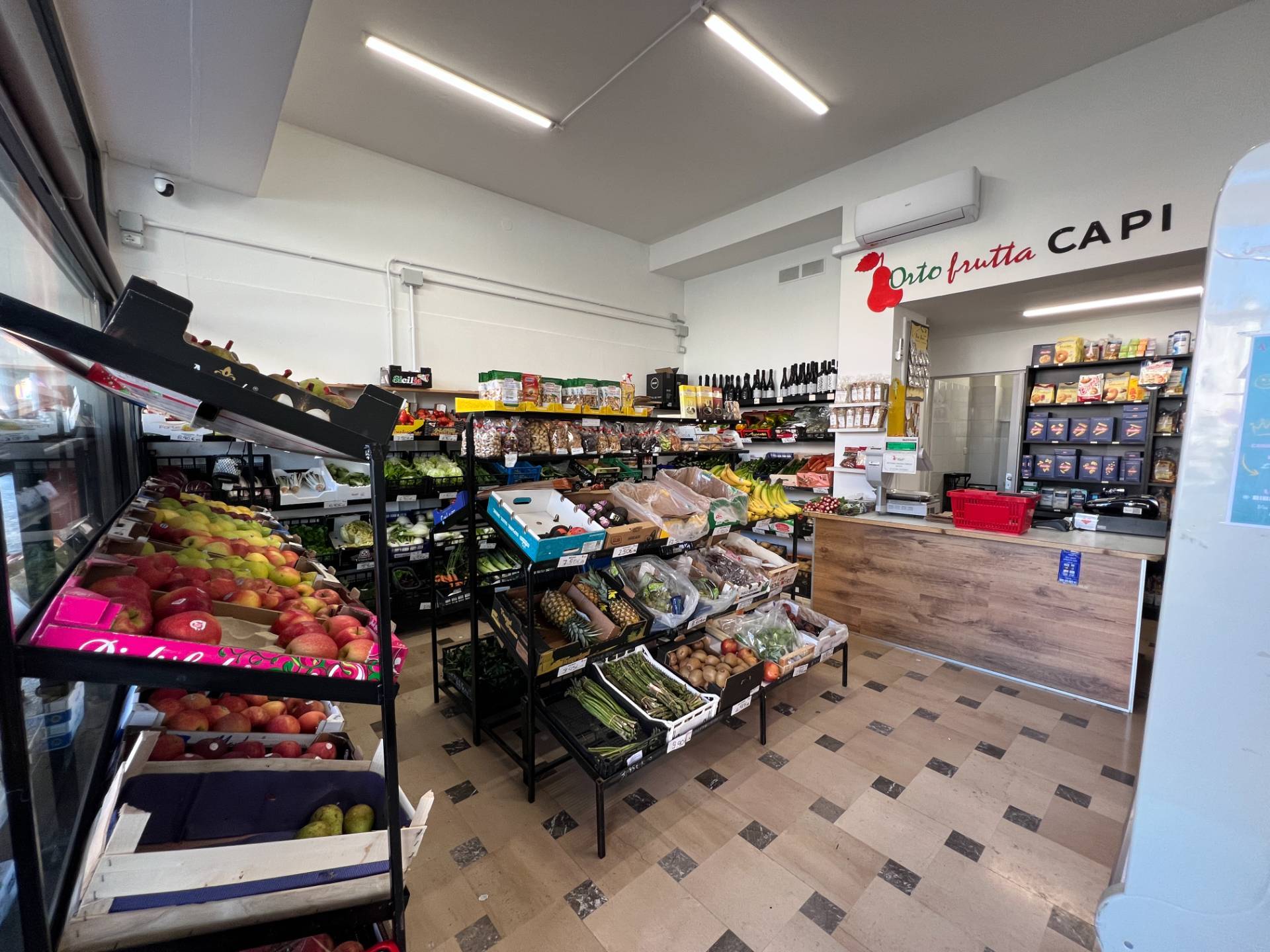 Locale commerciale in vendita a Parma