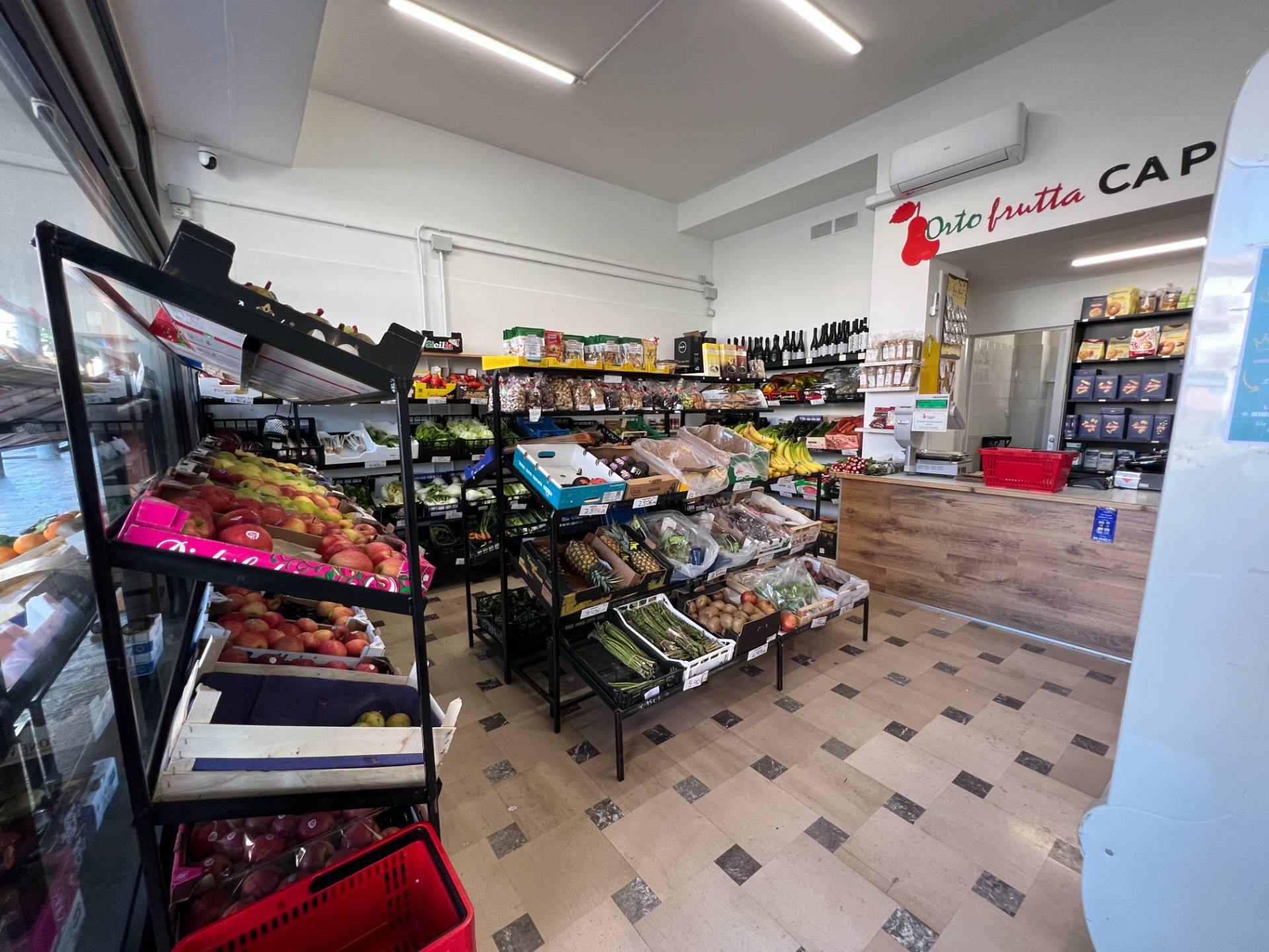 Locale commerciale in vendita a Parma
