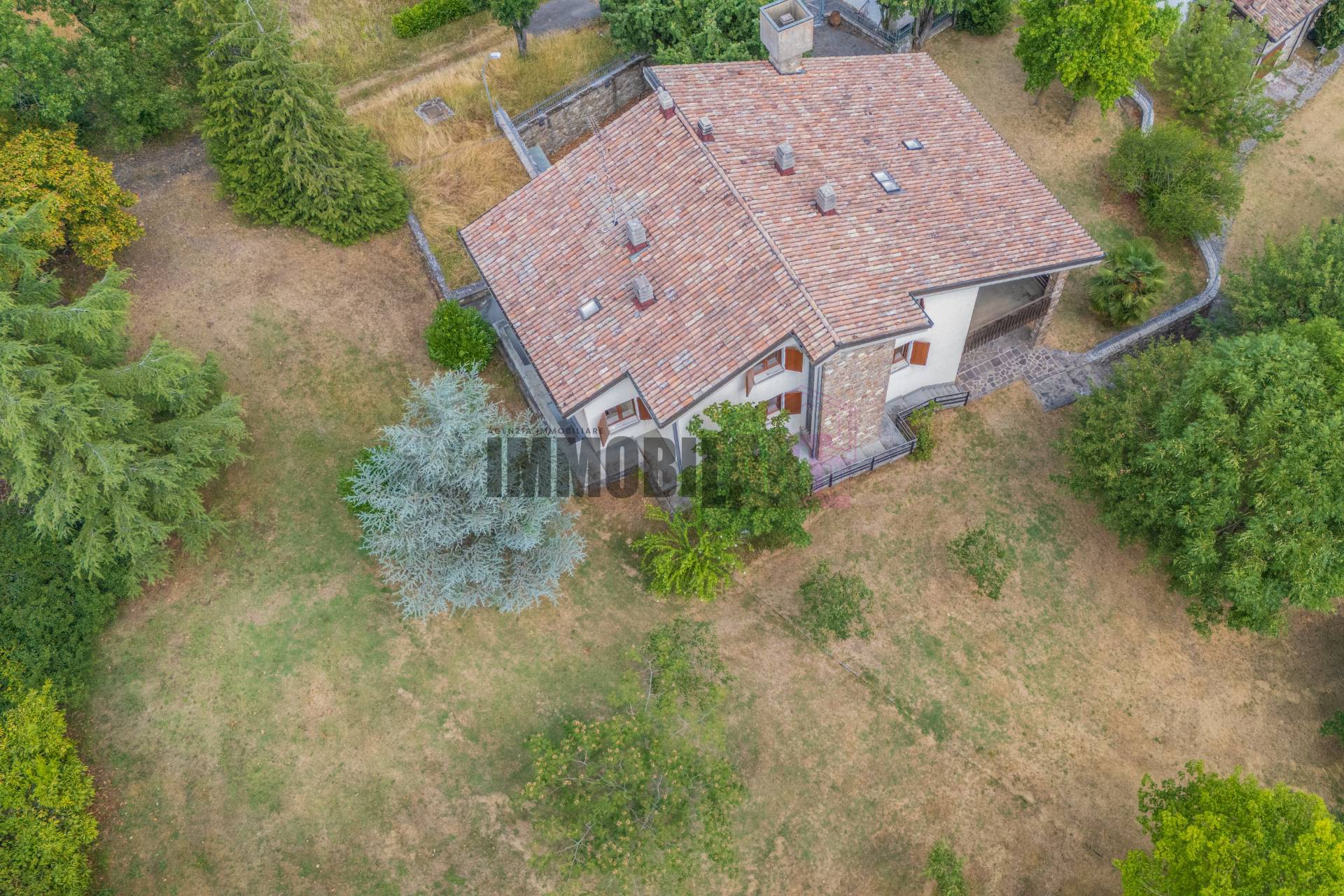 Villa in vendita a Canossa