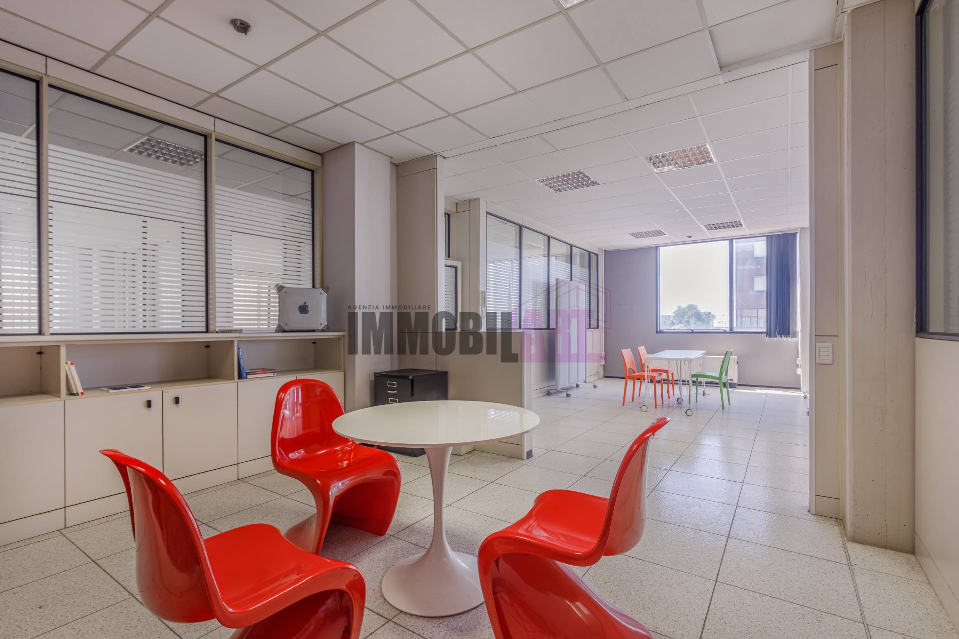 Locale commerciale in vendita a Reggio nell'Emilia, Pieve Modolena