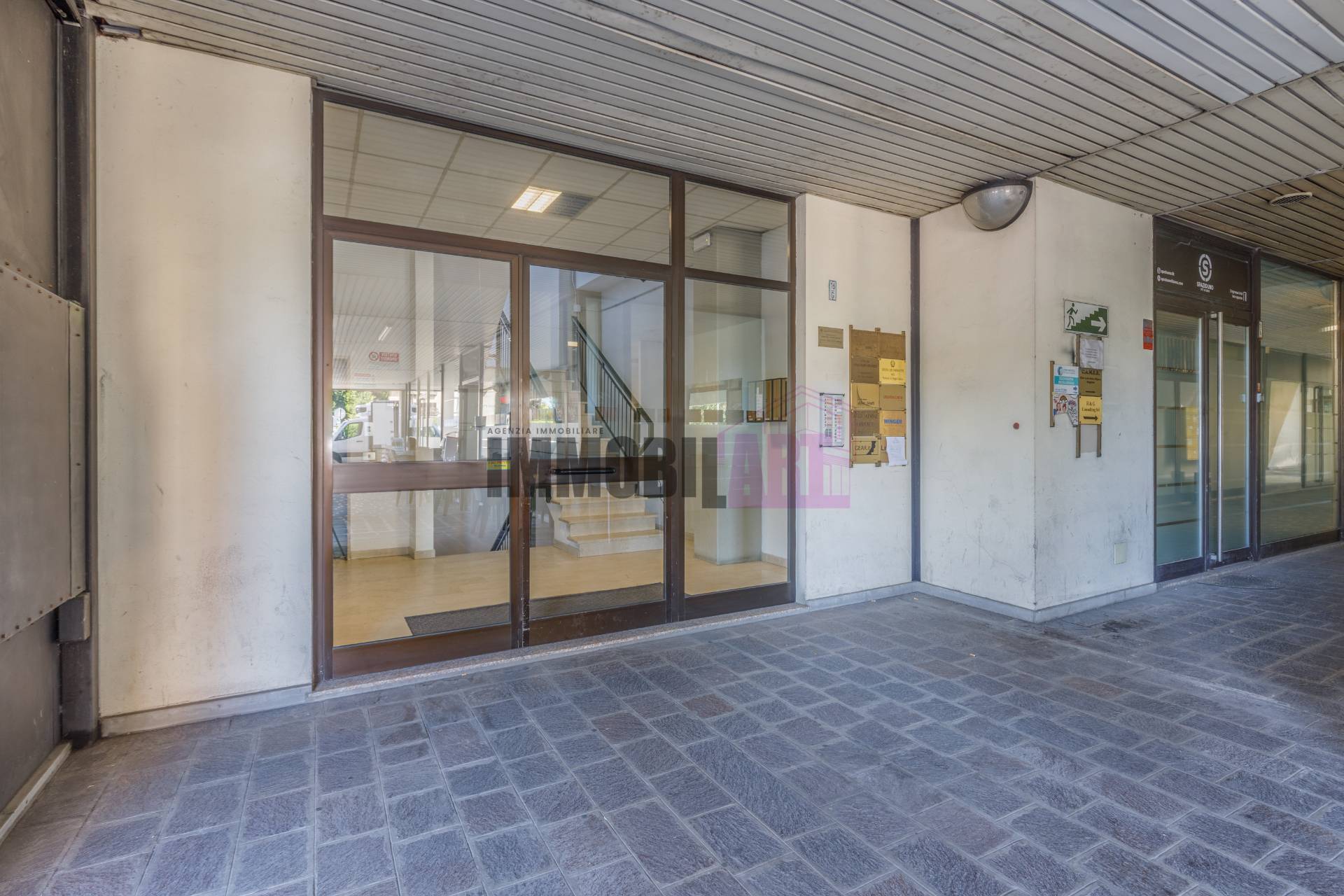 Locale commerciale in vendita a Reggio nell'Emilia, Pieve Modolena