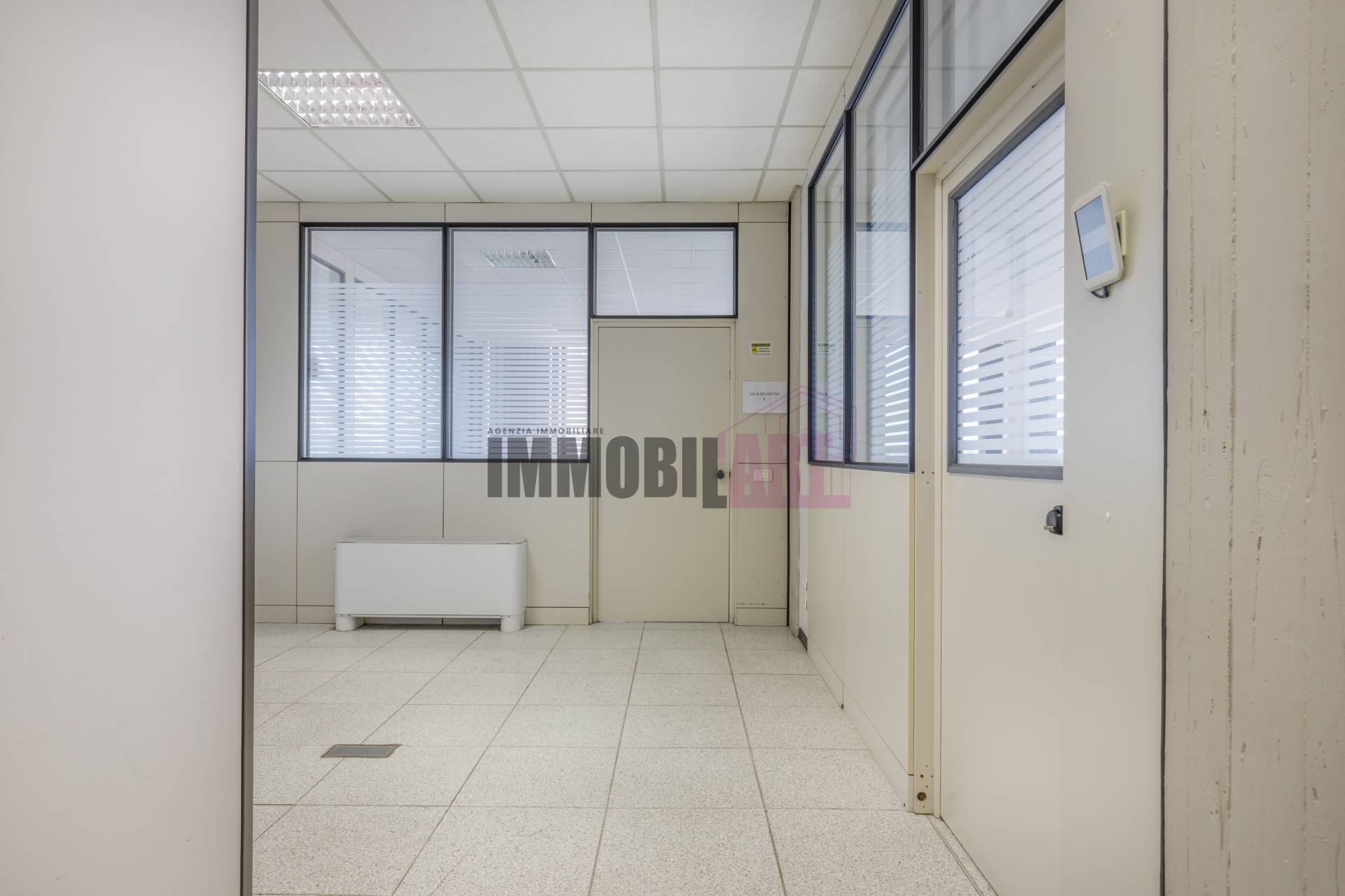 Locale commerciale in vendita a Reggio nell'Emilia, Pieve Modolena