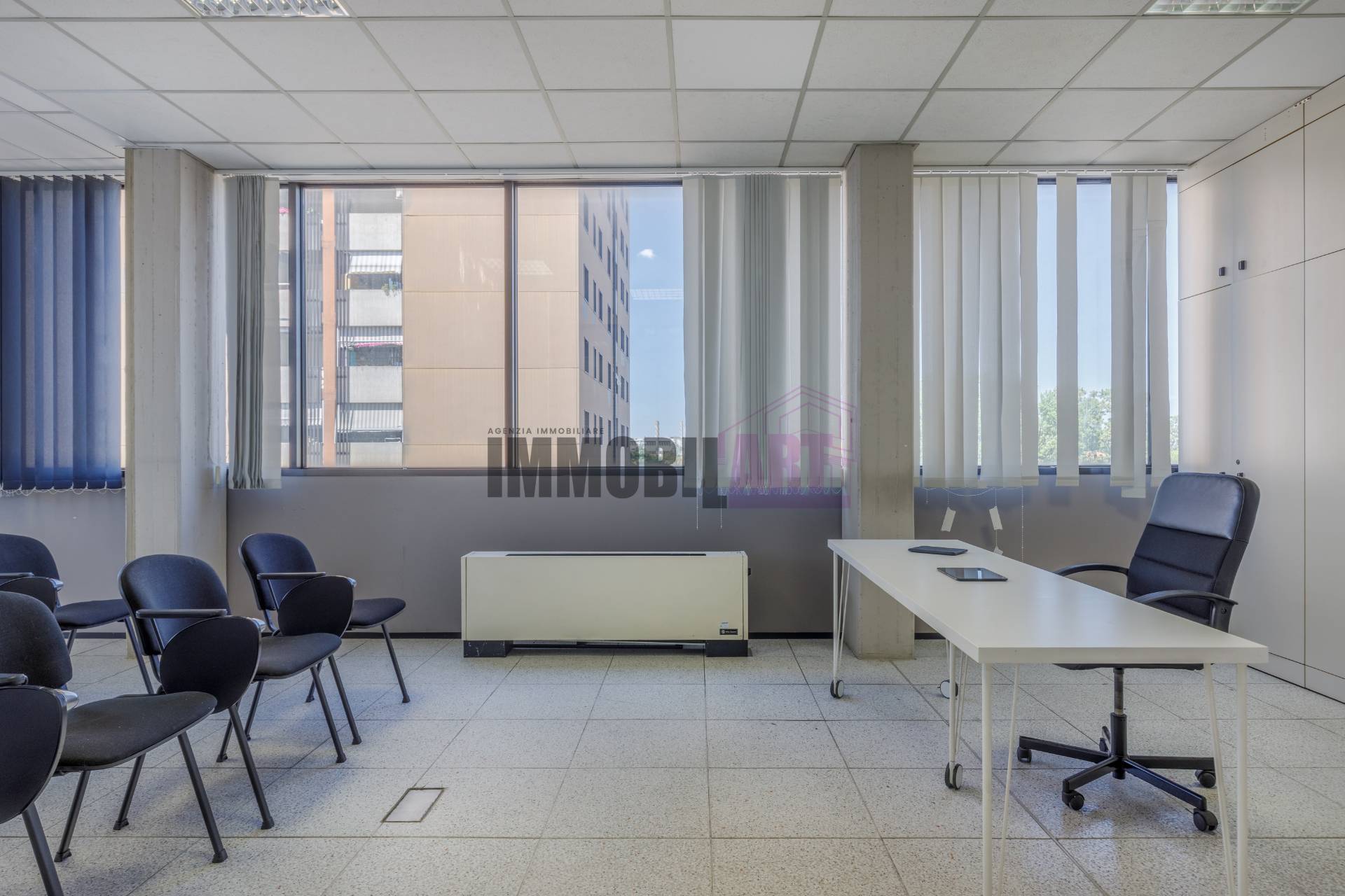 Locale commerciale in vendita a Reggio nell'Emilia, Pieve Modolena