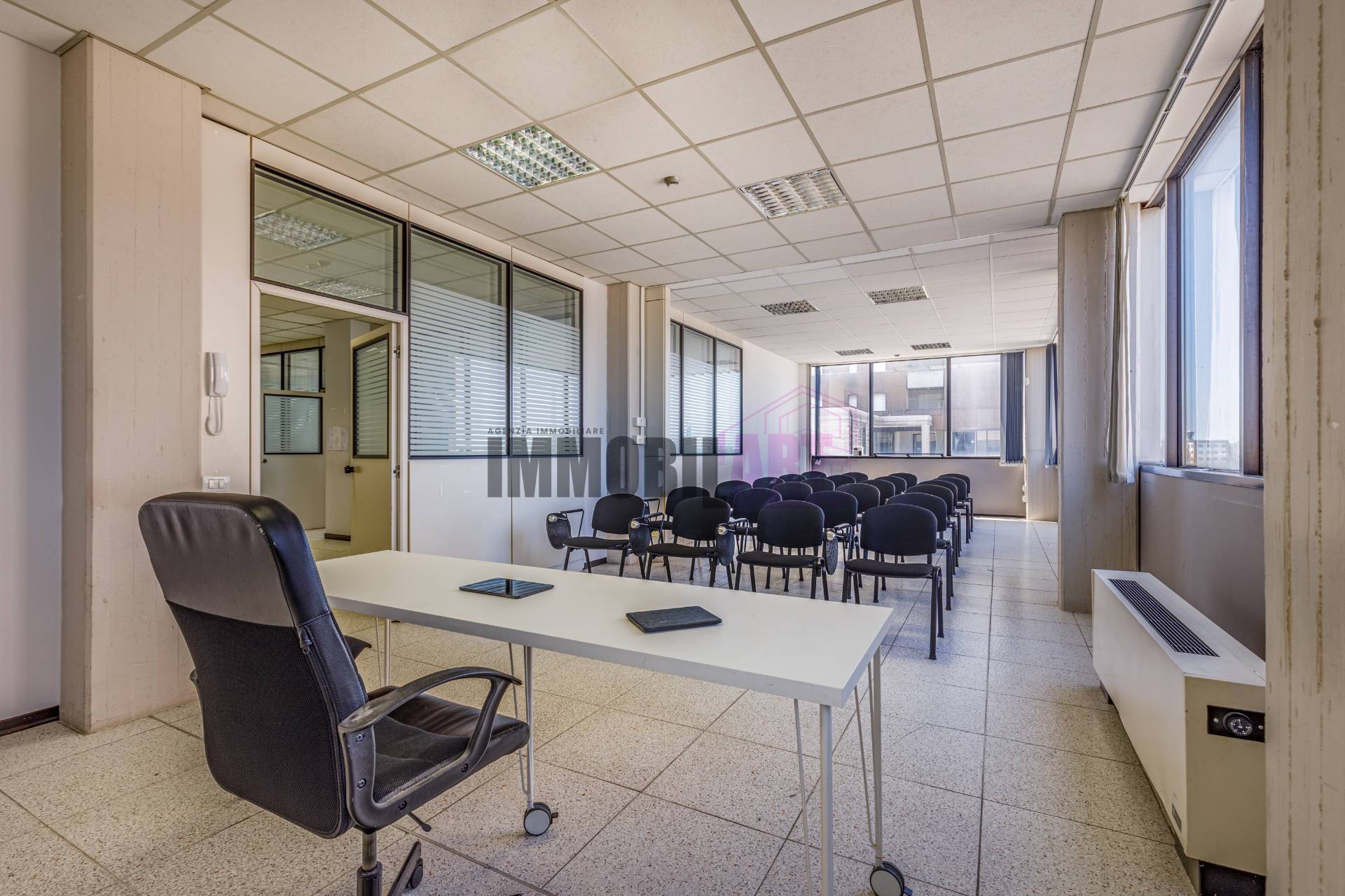 Locale commerciale in vendita a Reggio nell'Emilia, Pieve Modolena