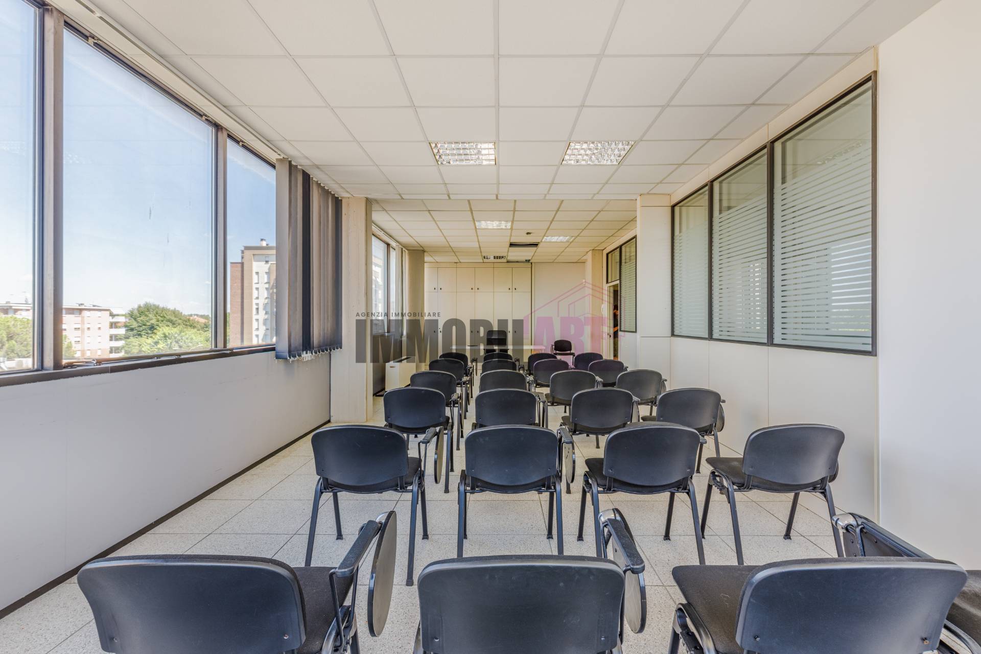 Locale commerciale in vendita a Reggio nell'Emilia, Pieve Modolena