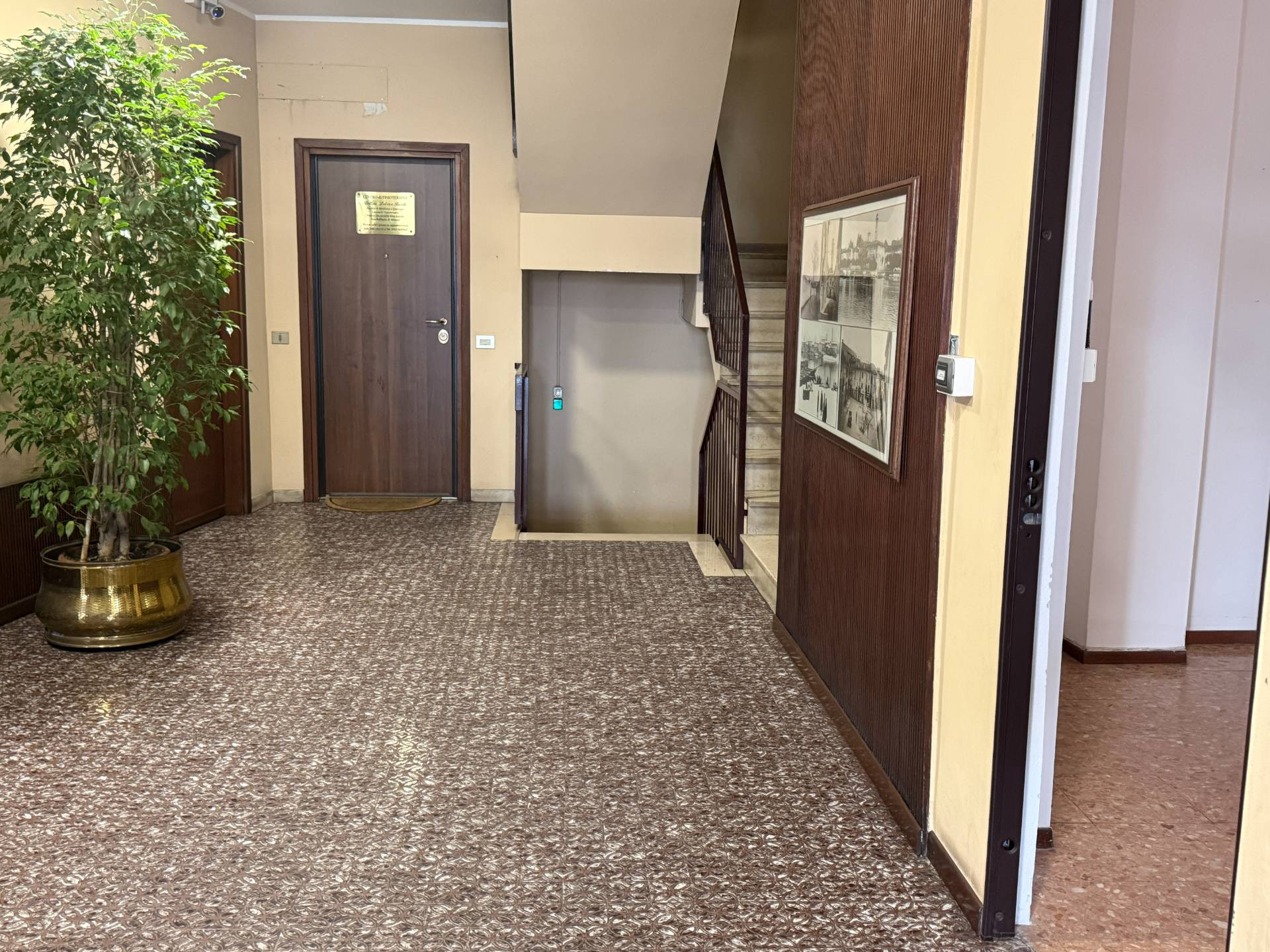 Ufficio in affitto a Sesto Calende