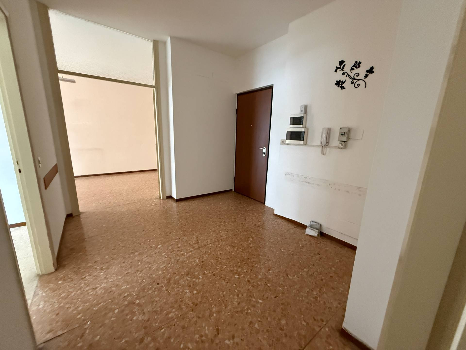 Ufficio in affitto a Sesto Calende