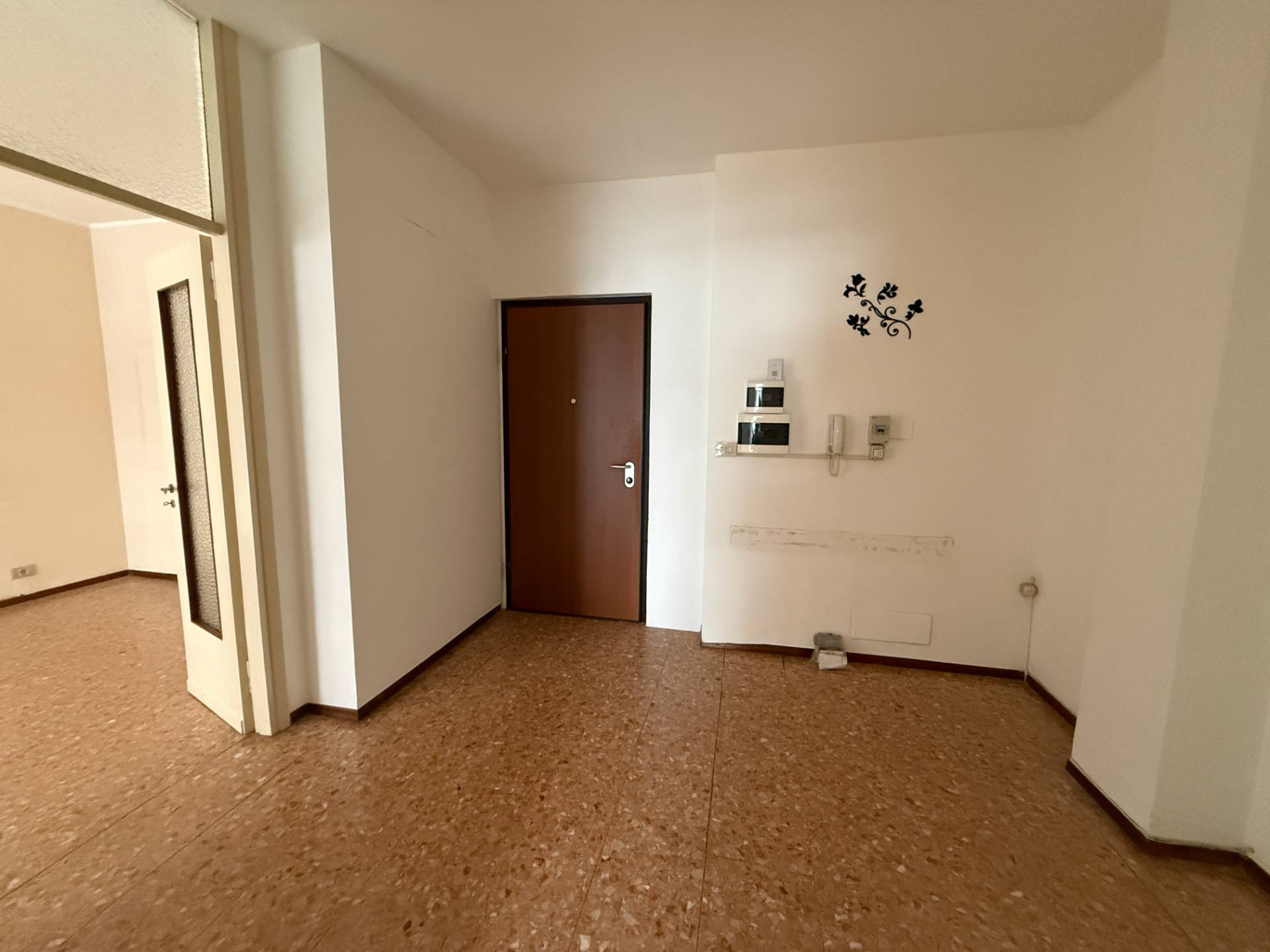 Ufficio in affitto a Sesto Calende