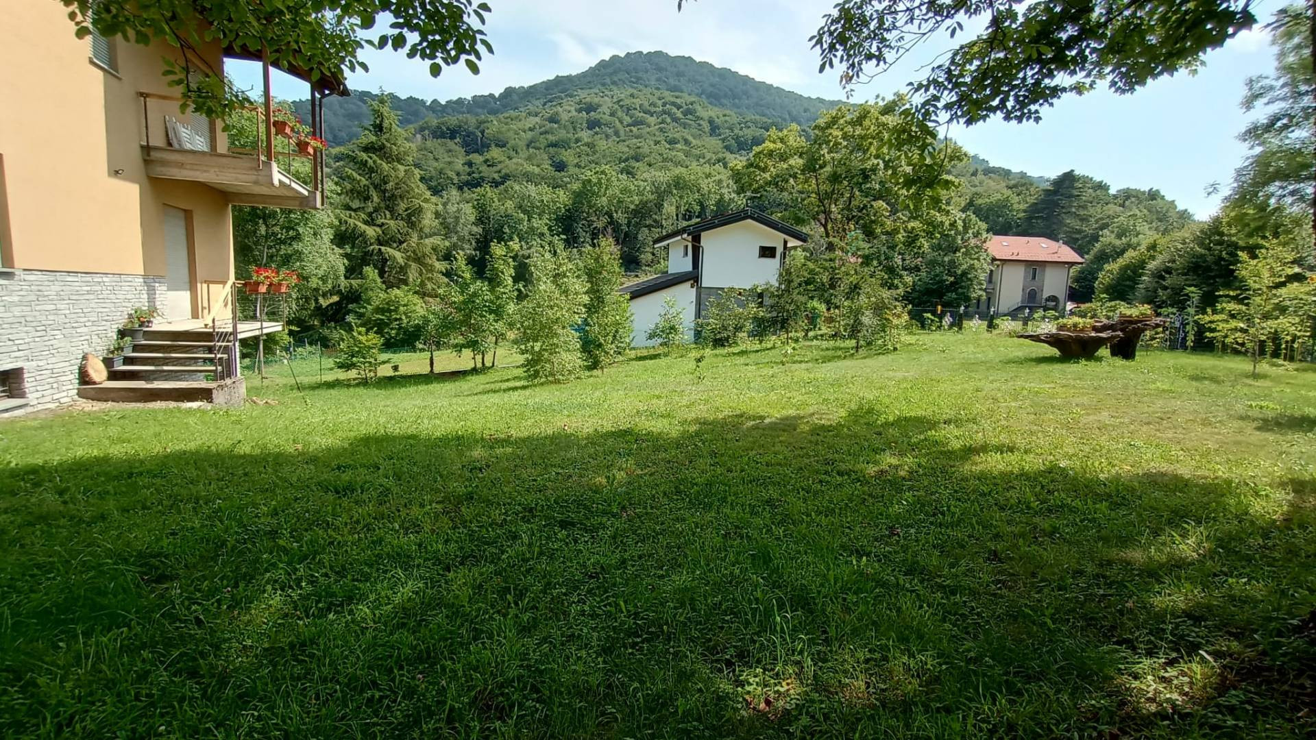 Casa Indipendente in vendita a Laveno-Mombello