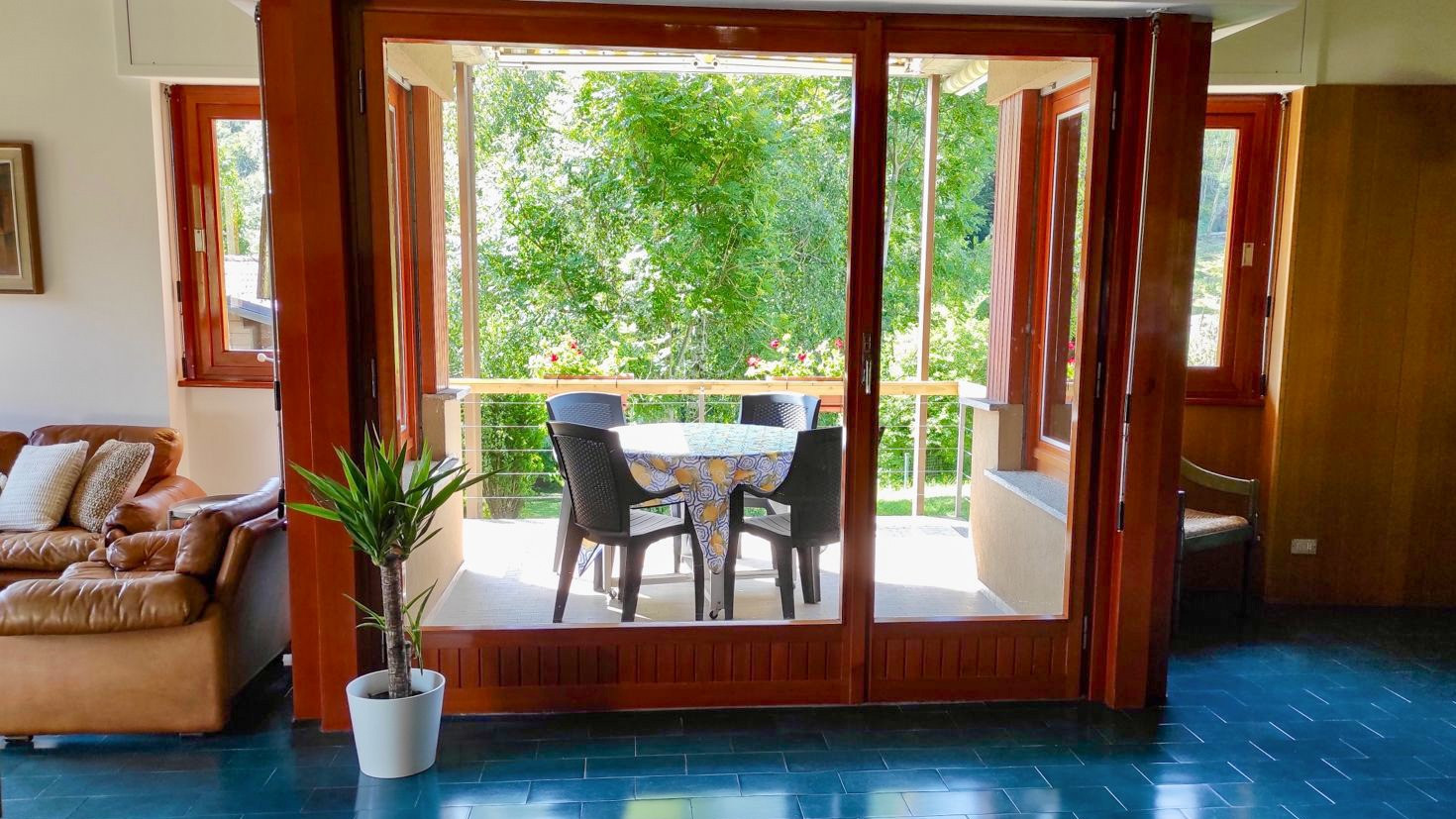 Casa Indipendente in vendita a Laveno-Mombello