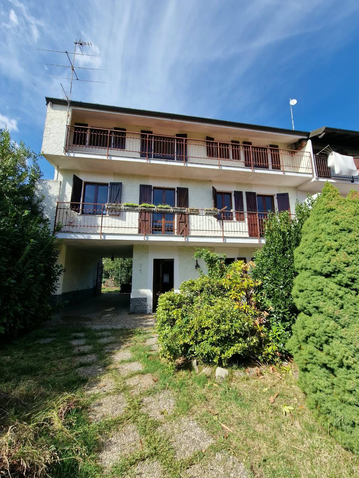Casa Semindipendente in vendita a Agrate Conturbia