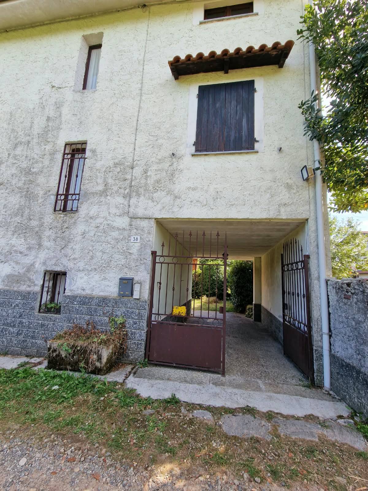 Casa Semindipendente in vendita a Agrate Conturbia