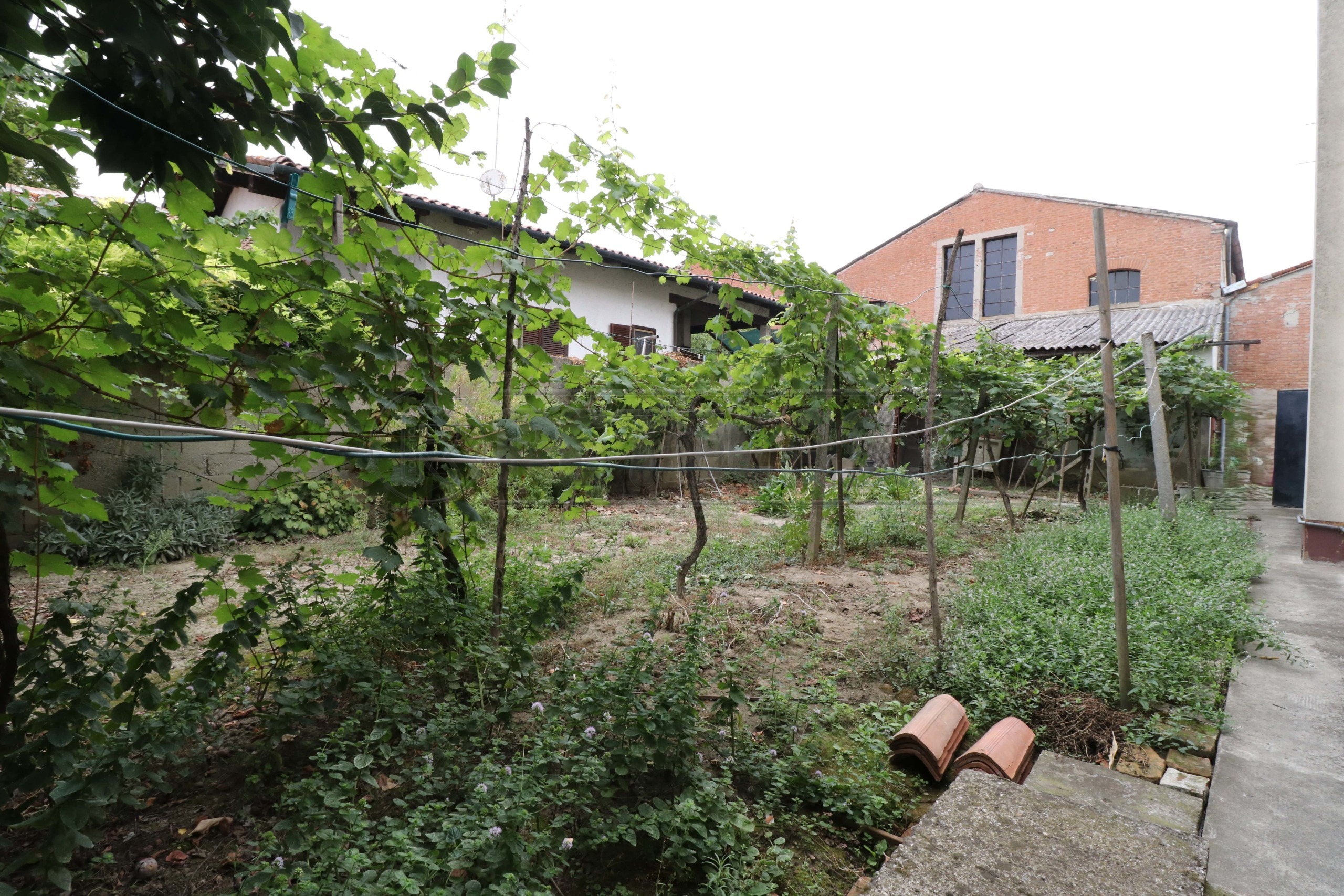 Villa con giardino in via xxv aprile 23, Sermide e Felonica