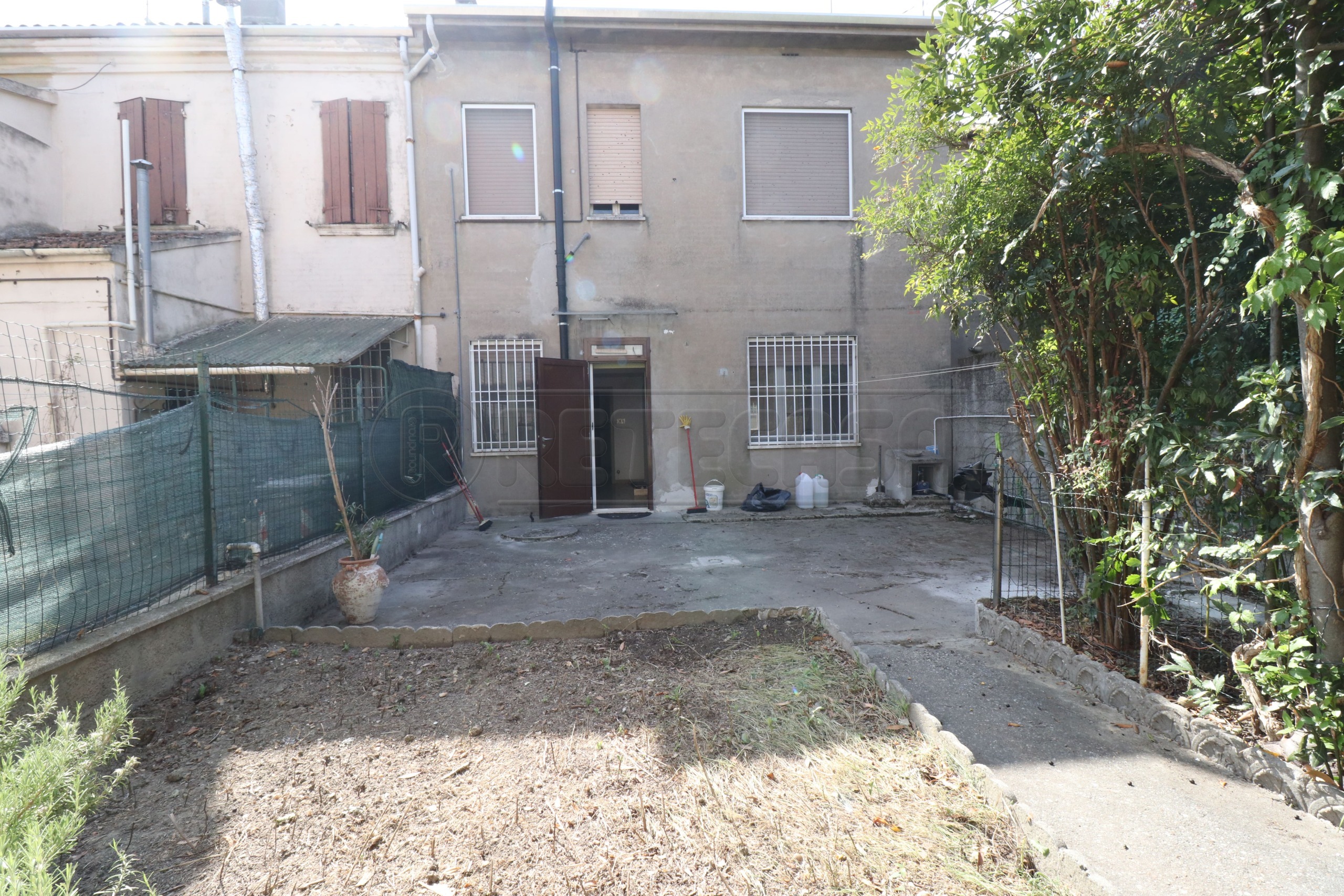 Villetta a schiera da ristrutturare in via e. curiel 5, Bondeno