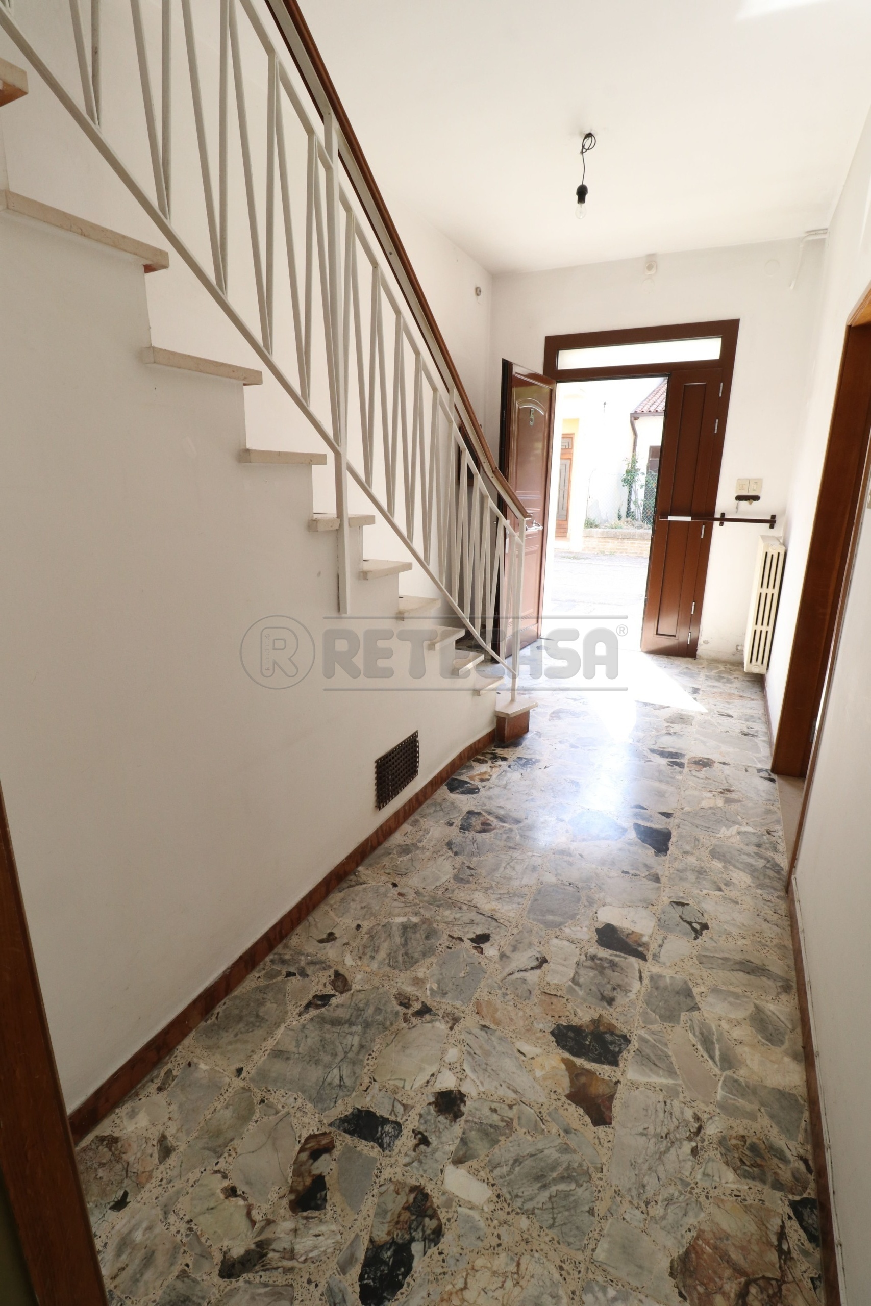Villetta a schiera da ristrutturare in via e. curiel 5, Bondeno