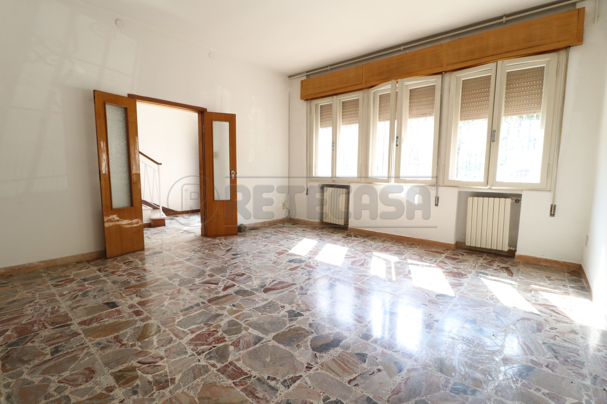 Villetta a schiera da ristrutturare in via e. curiel 5, Bondeno