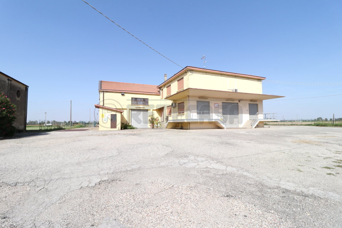 Villa in vendita a Bondeno