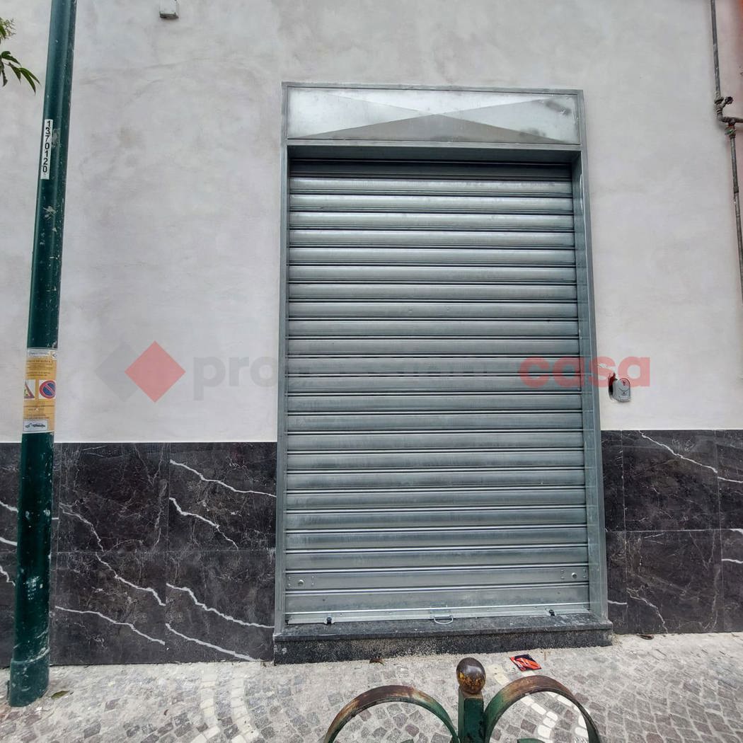 Negozio in affitto a Napoli