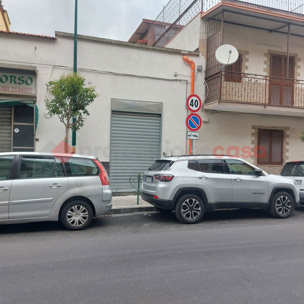 Negozio in affitto a Napoli