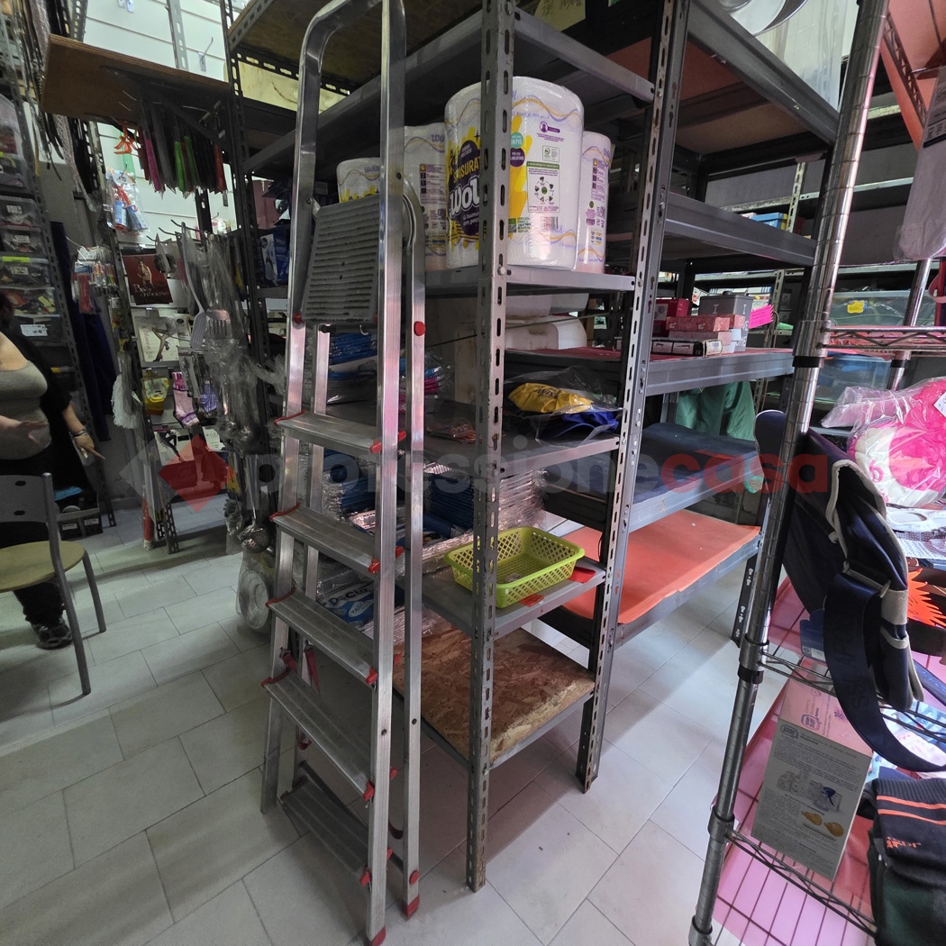 Attivit� commerciale in vendita a Napoli
