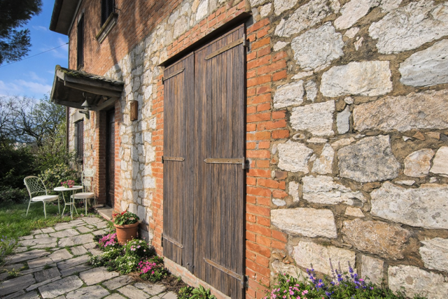 Rustico con giardino a Torrita di Siena