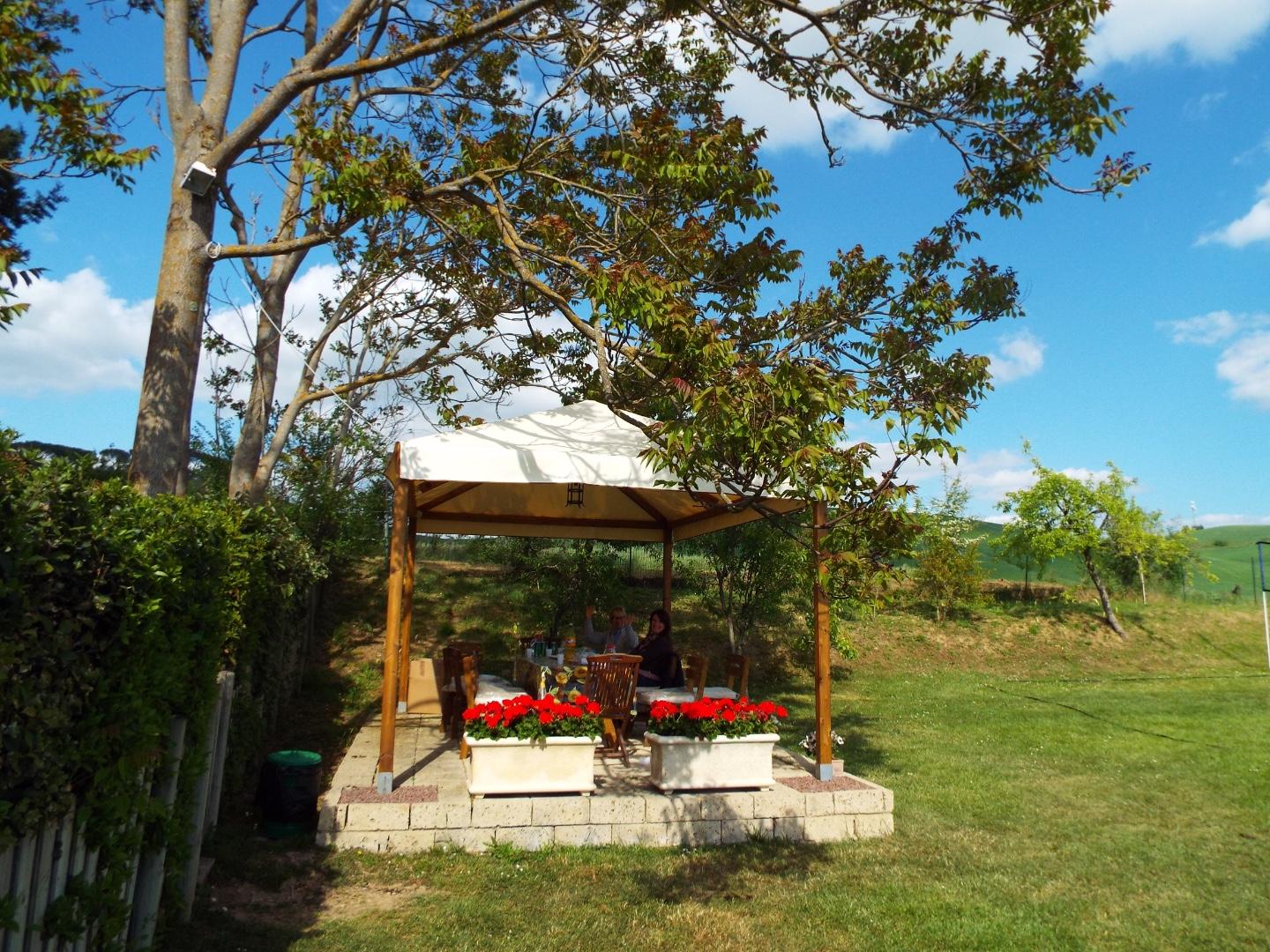 Rustico con giardino a Monteroni d'Arbia