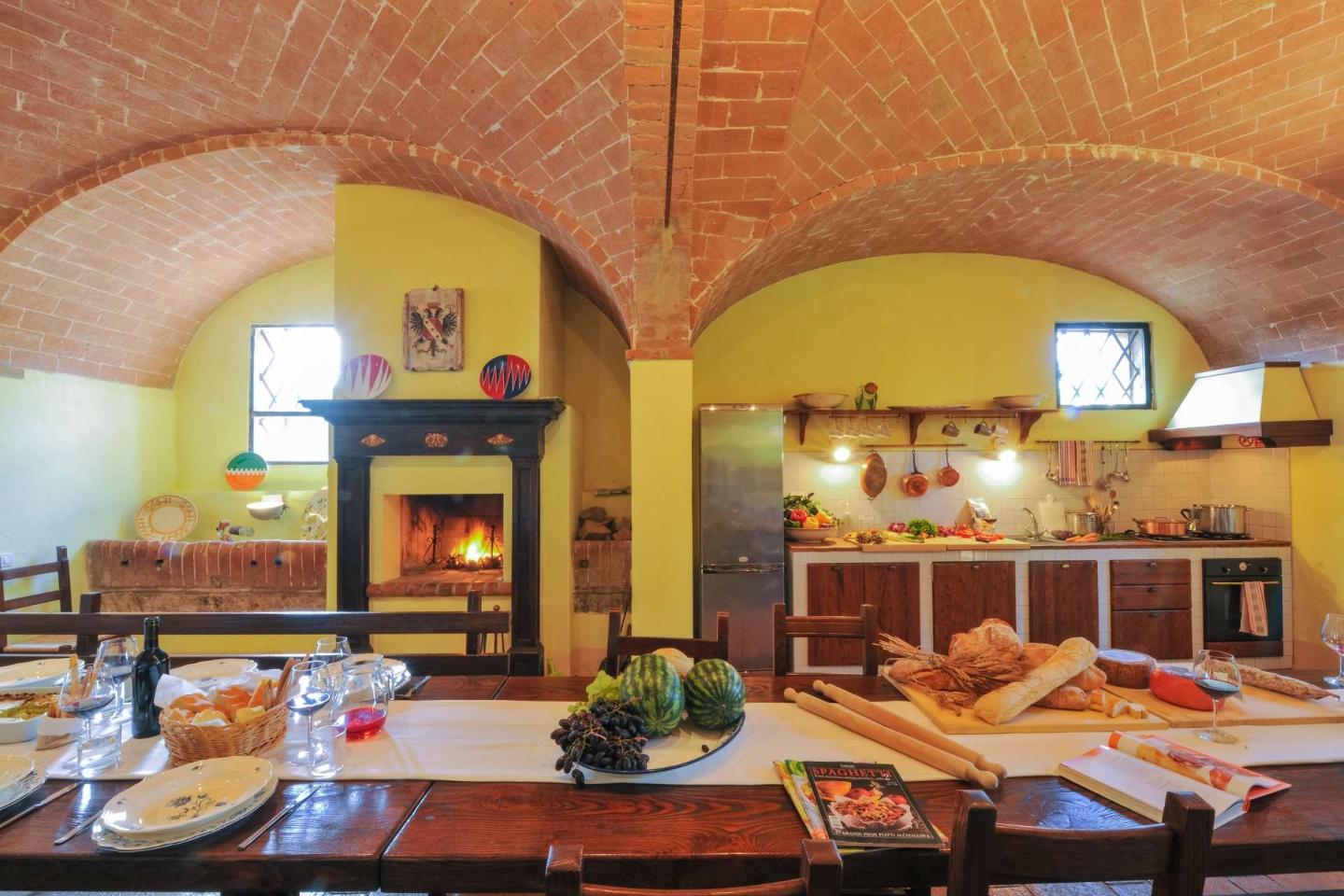 Rustico con giardino a Monteroni d'Arbia