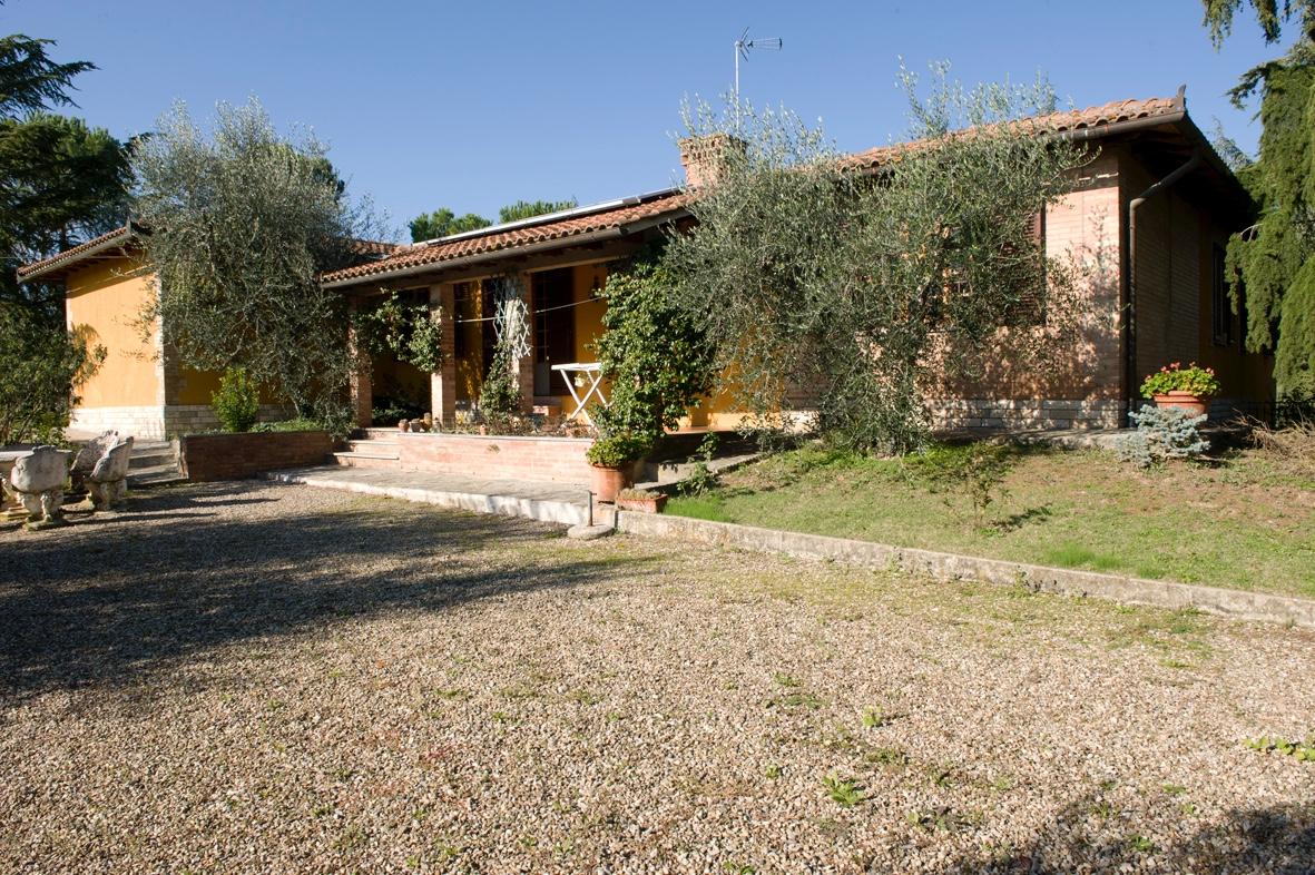 Villa con giardino a Castelnuovo Berardenga