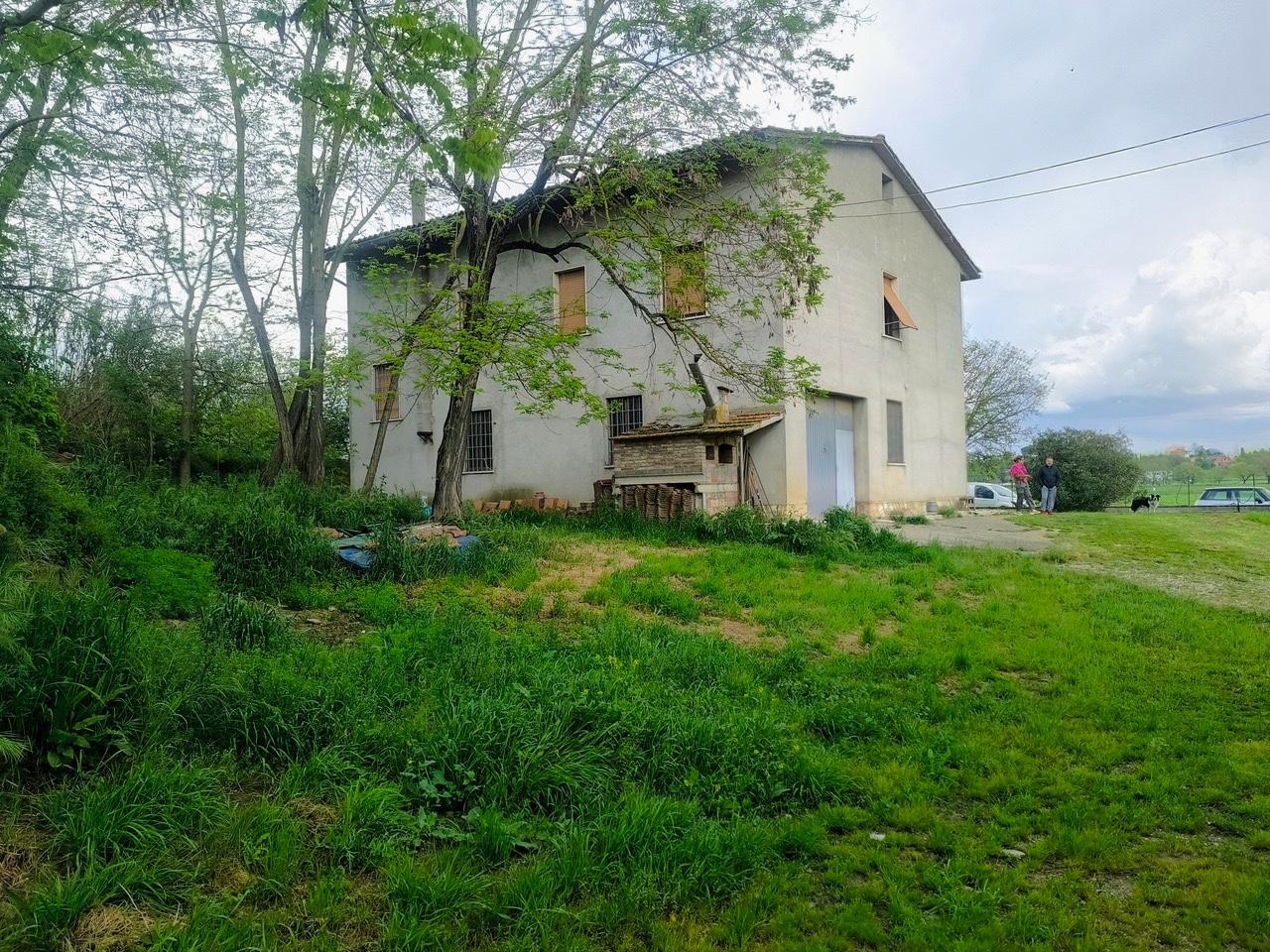 Rustico con giardino a Lucignano
