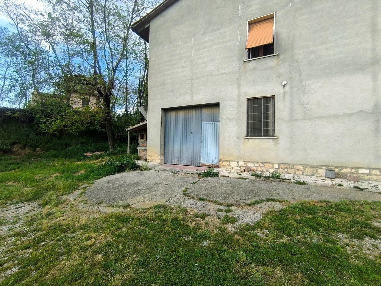 Rustico con giardino a Lucignano