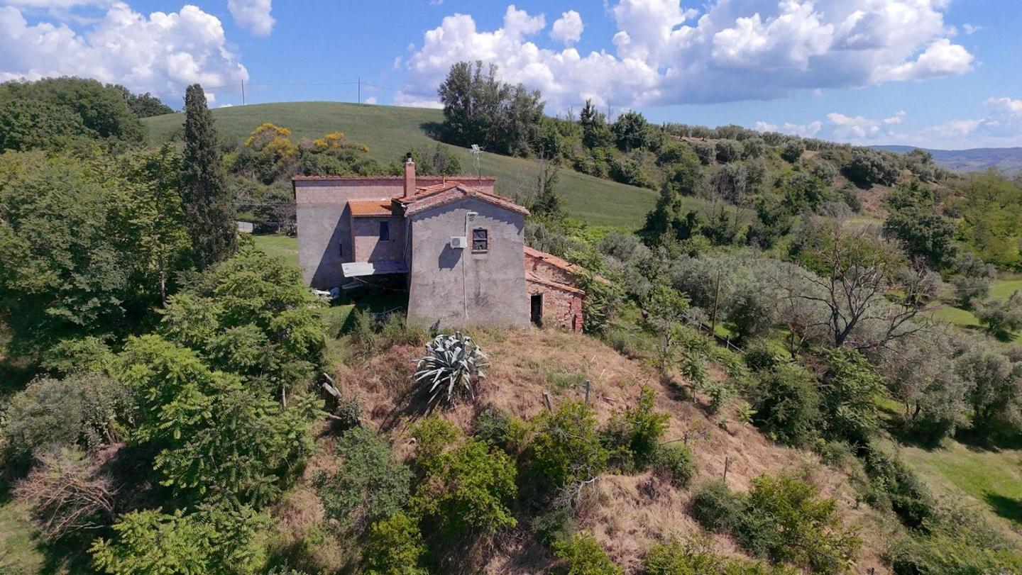 Rustico con giardino a Asciano