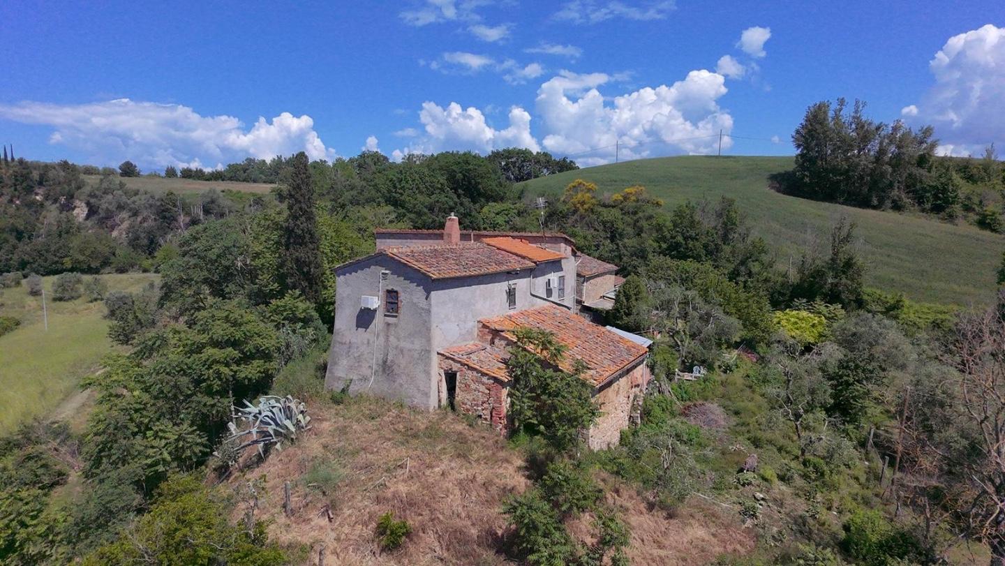 Rustico con giardino a Asciano