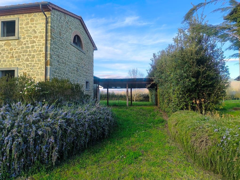 Rustico con giardino a Cortona