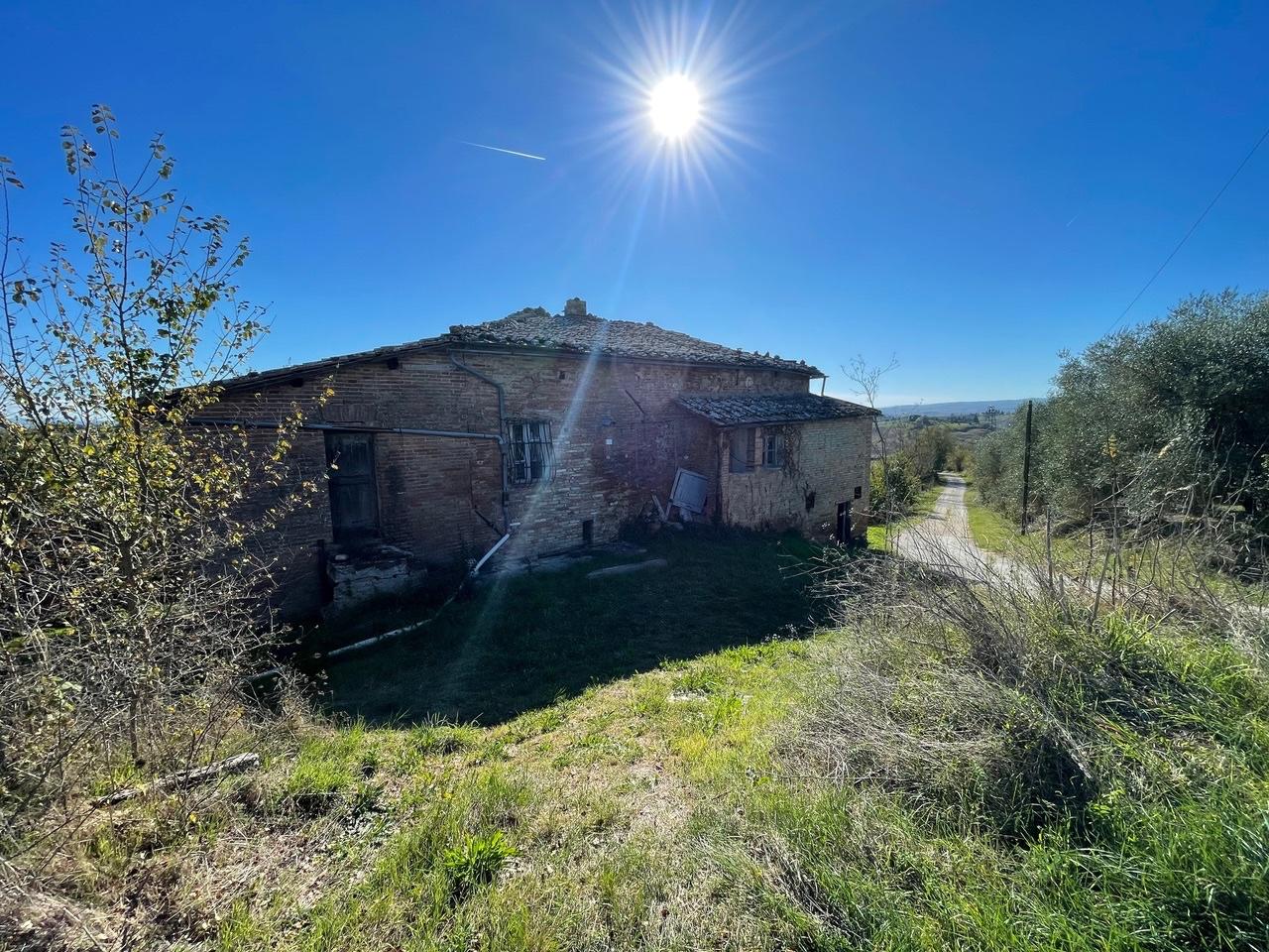 Rustico con giardino a Siena