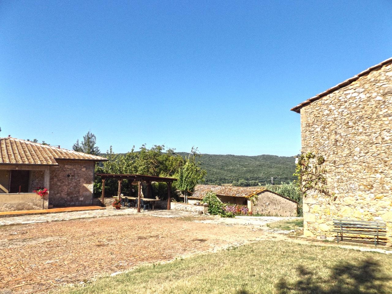 Rustico con giardino a Sovicille