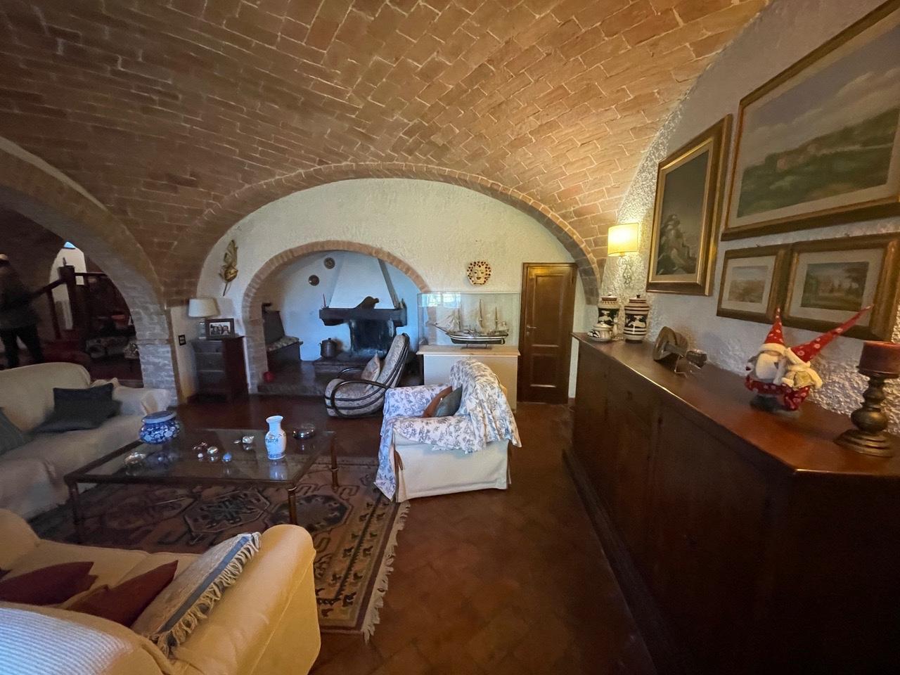 Rustico con giardino a Siena