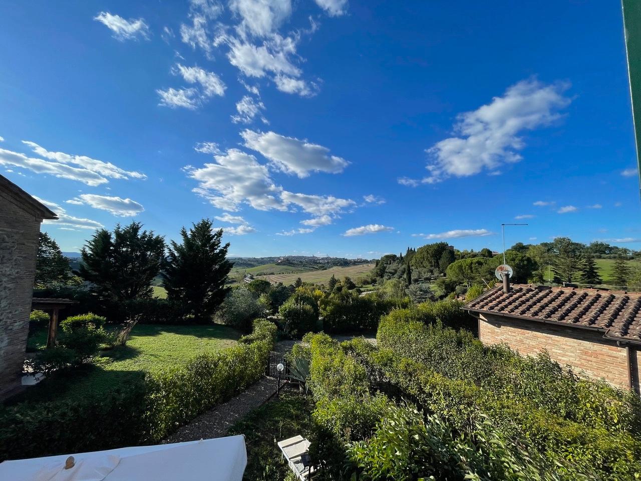Quadrilocale con giardino a Siena