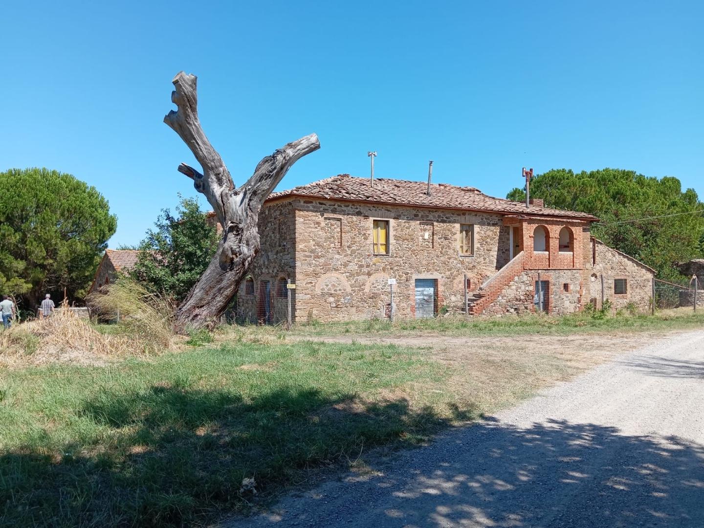Rustico con giardino a Cinigiano