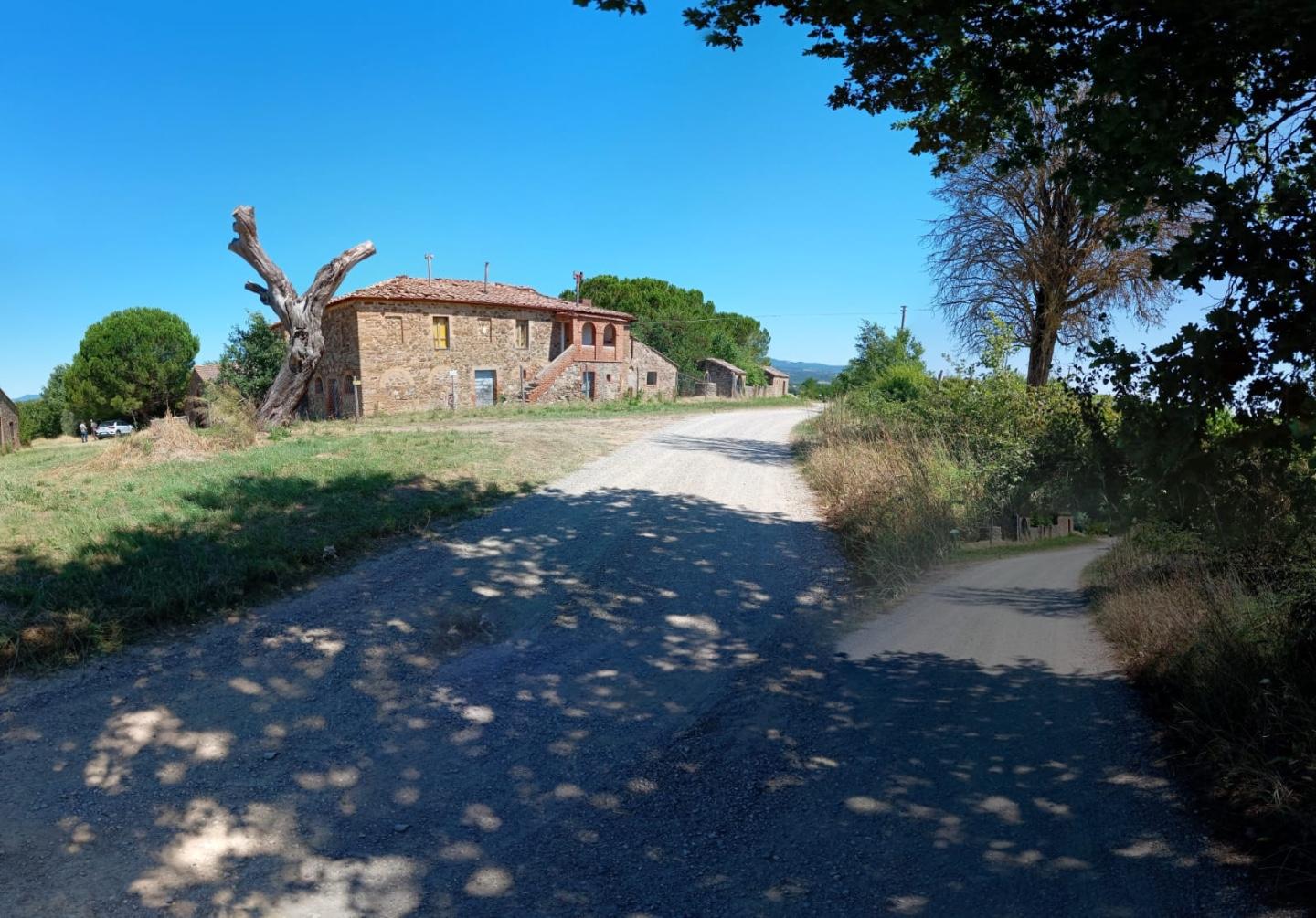 Rustico con giardino a Cinigiano