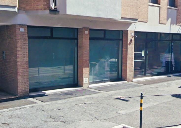 Locale commerciale in affitto a Siena