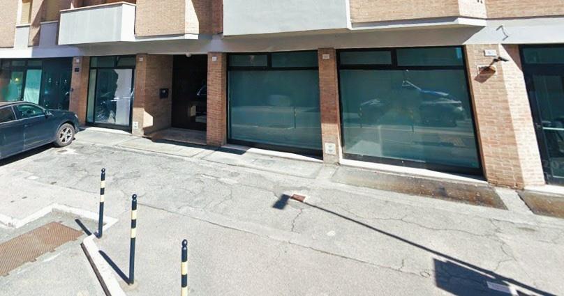 Locale commerciale in affitto a Siena