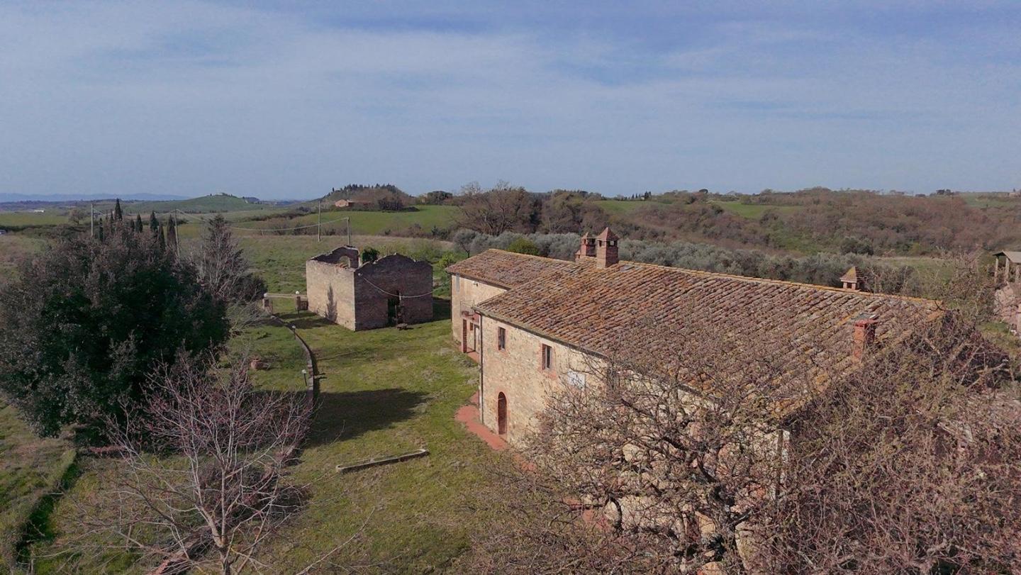 Rustico con giardino a Asciano