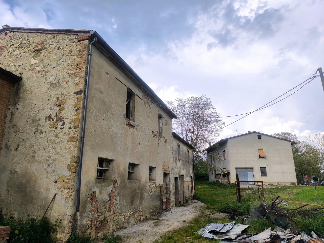 Rustico con giardino a Lucignano