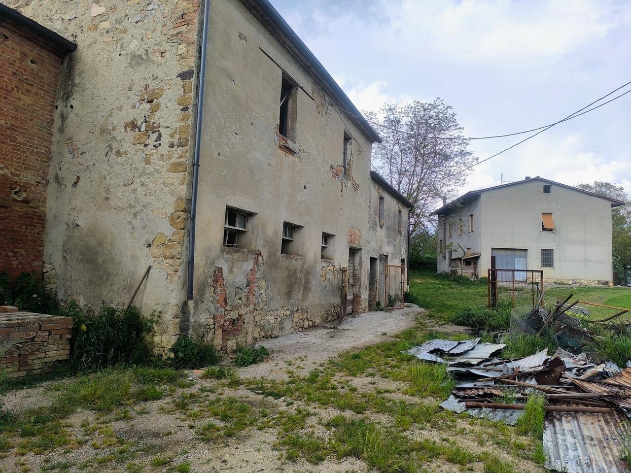 Rustico con giardino a Lucignano