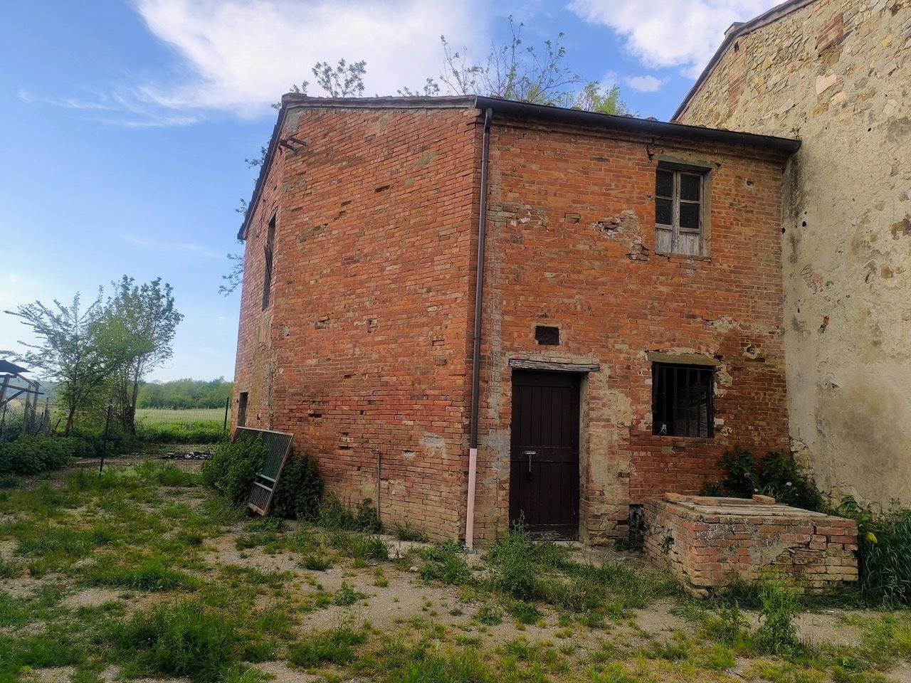 Rustico con giardino a Lucignano