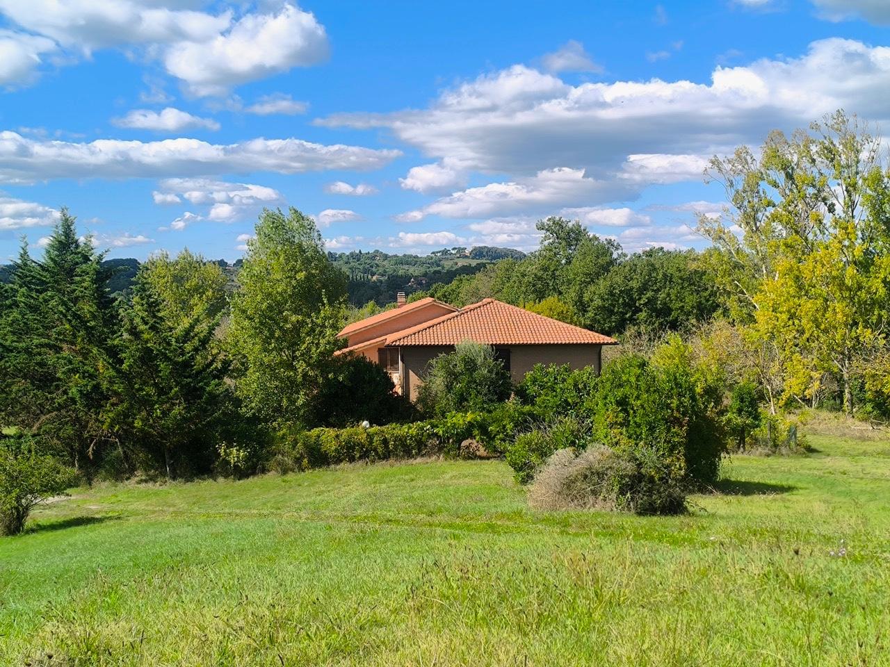 Rustico con giardino a Siena