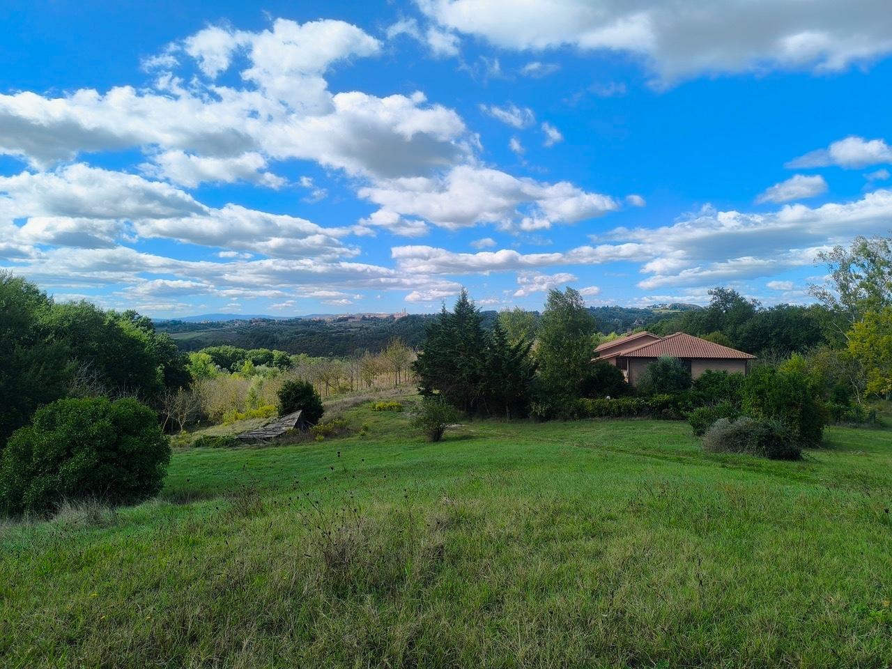 Rustico con giardino a Siena